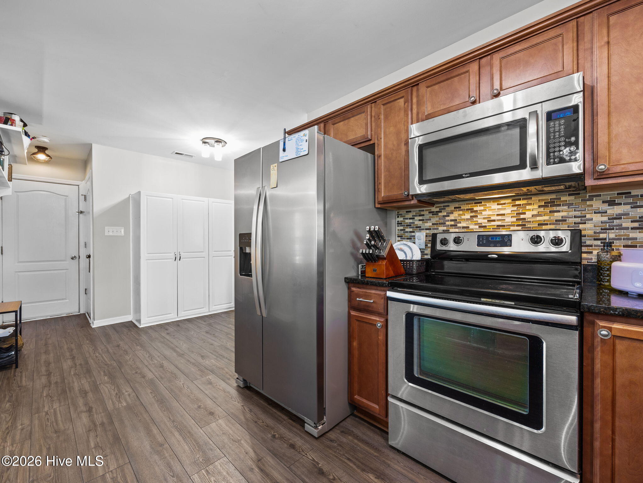 100569834 | Photo 17