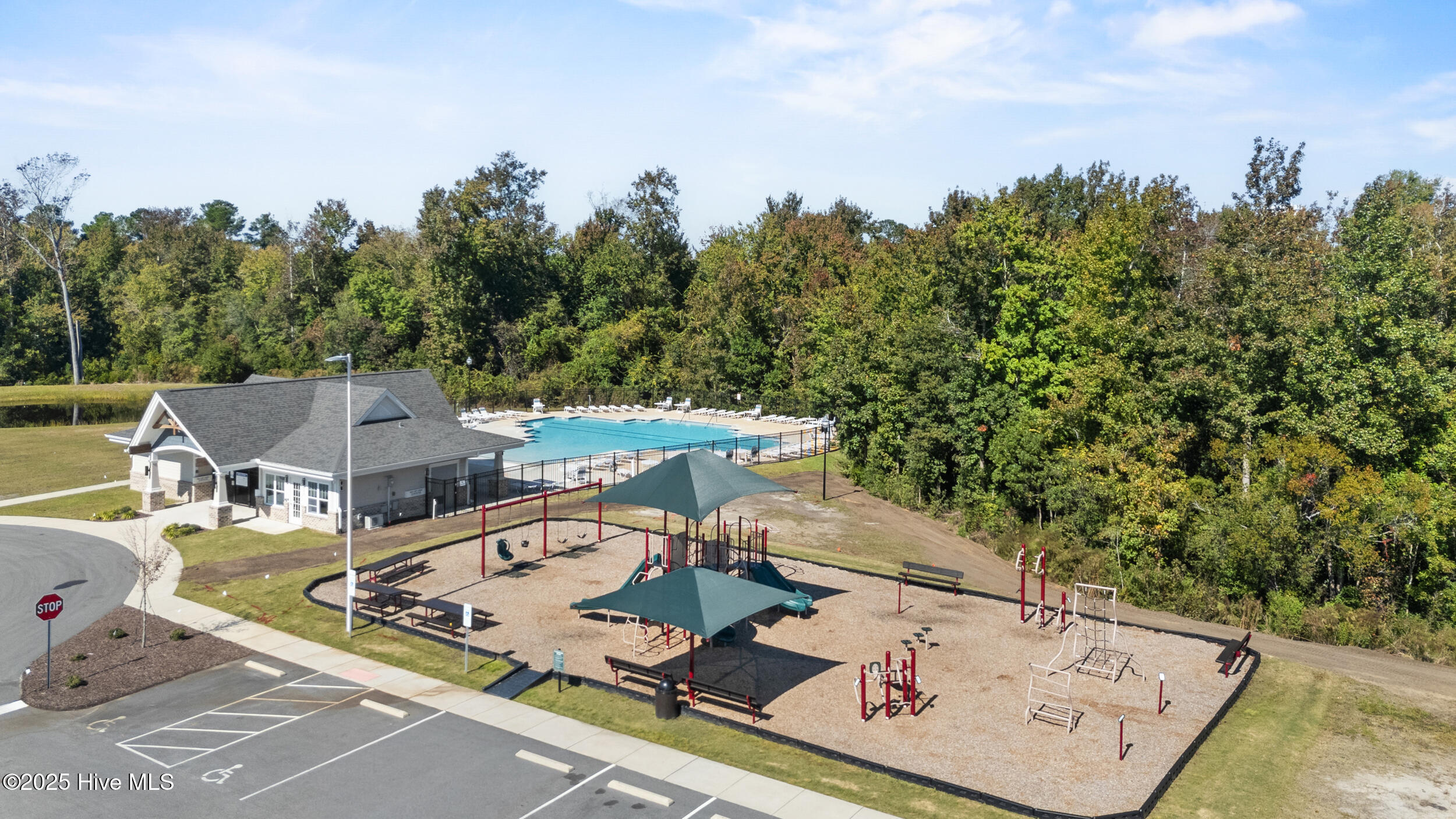 100537389 | Photo 42