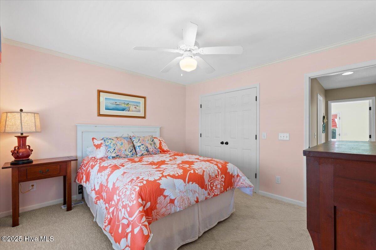 100548122 | Photo 25