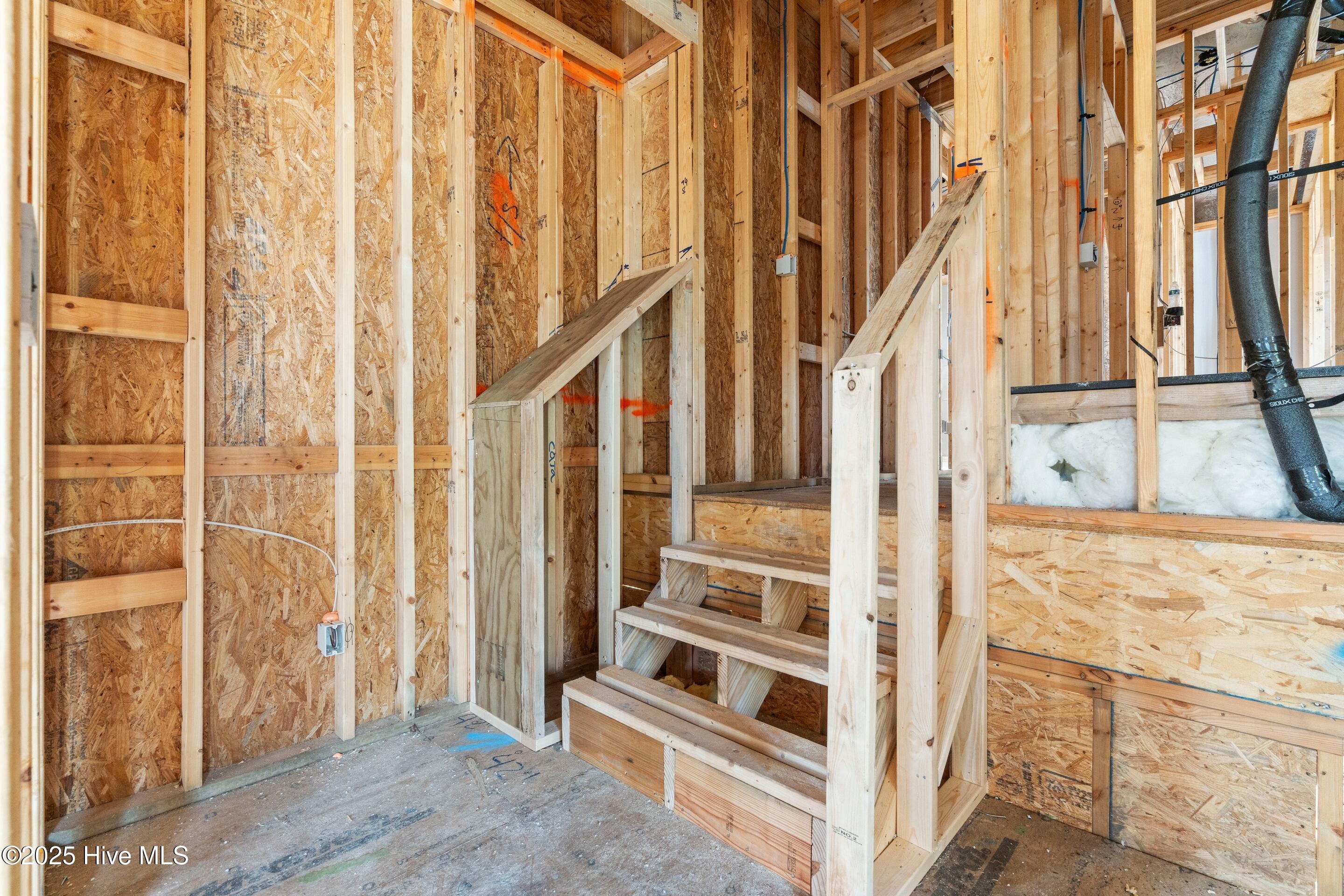 100543069 | Photo 75