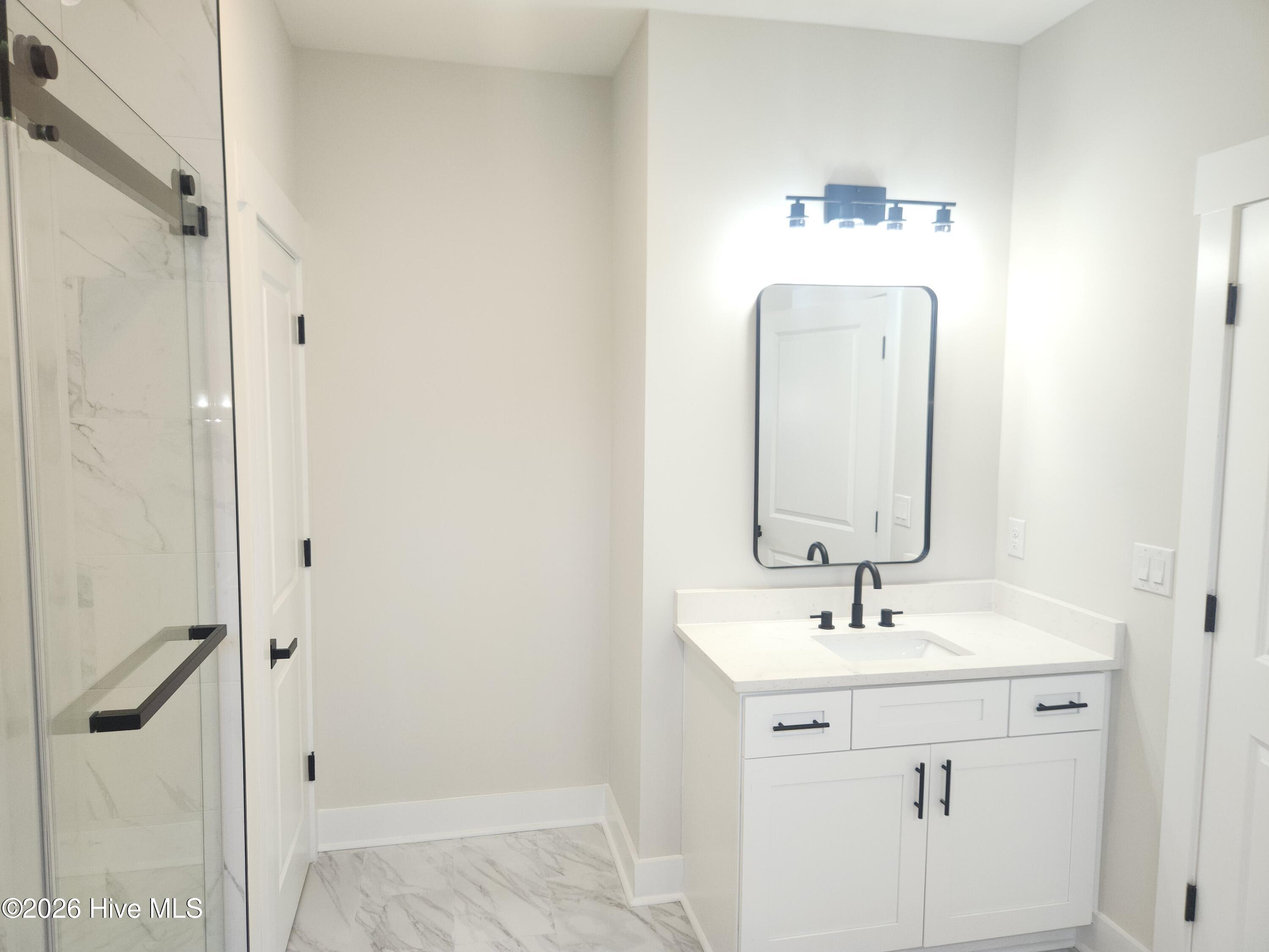 100554103 | Photo 35