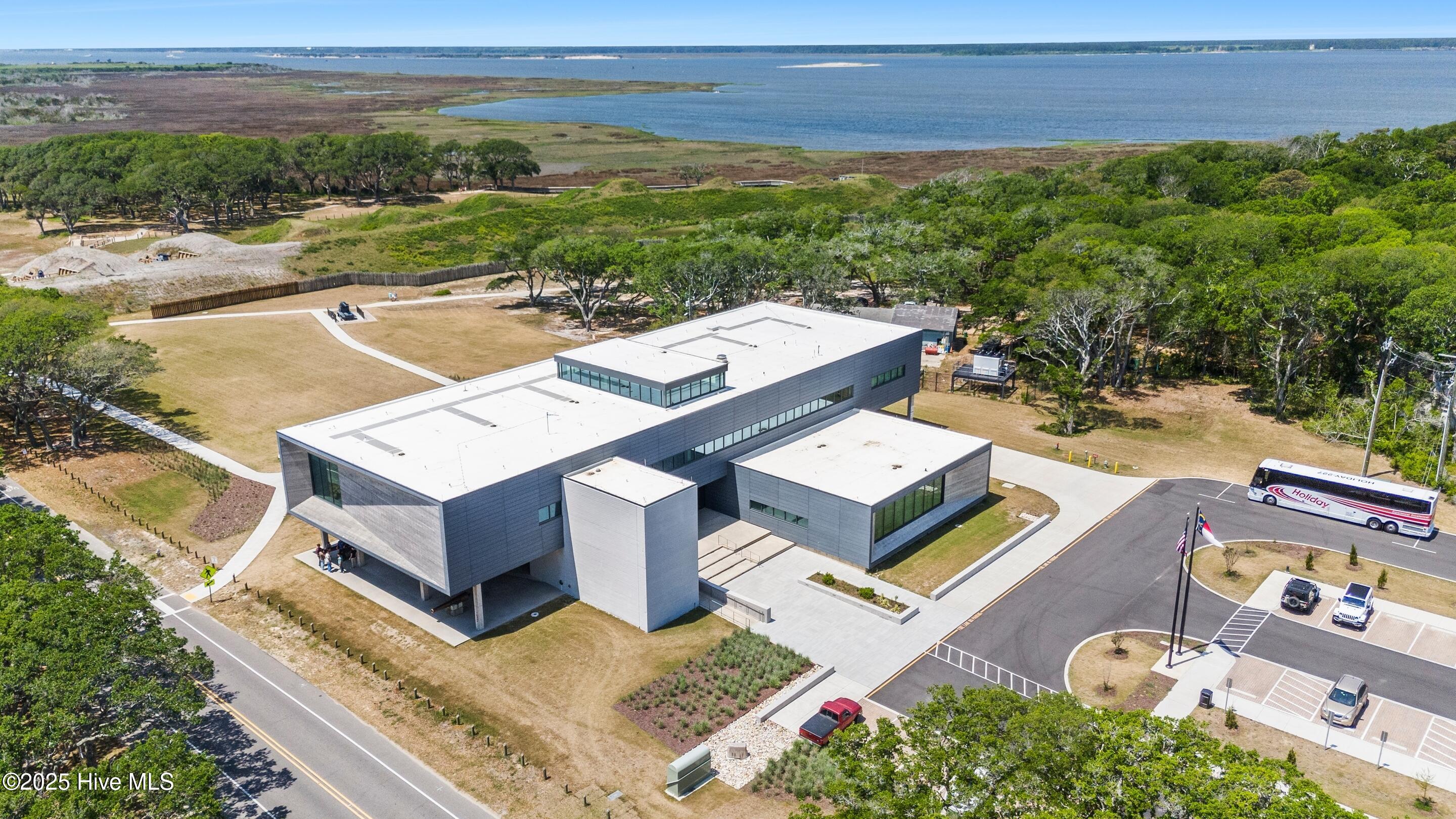 100532800 | Photo 81