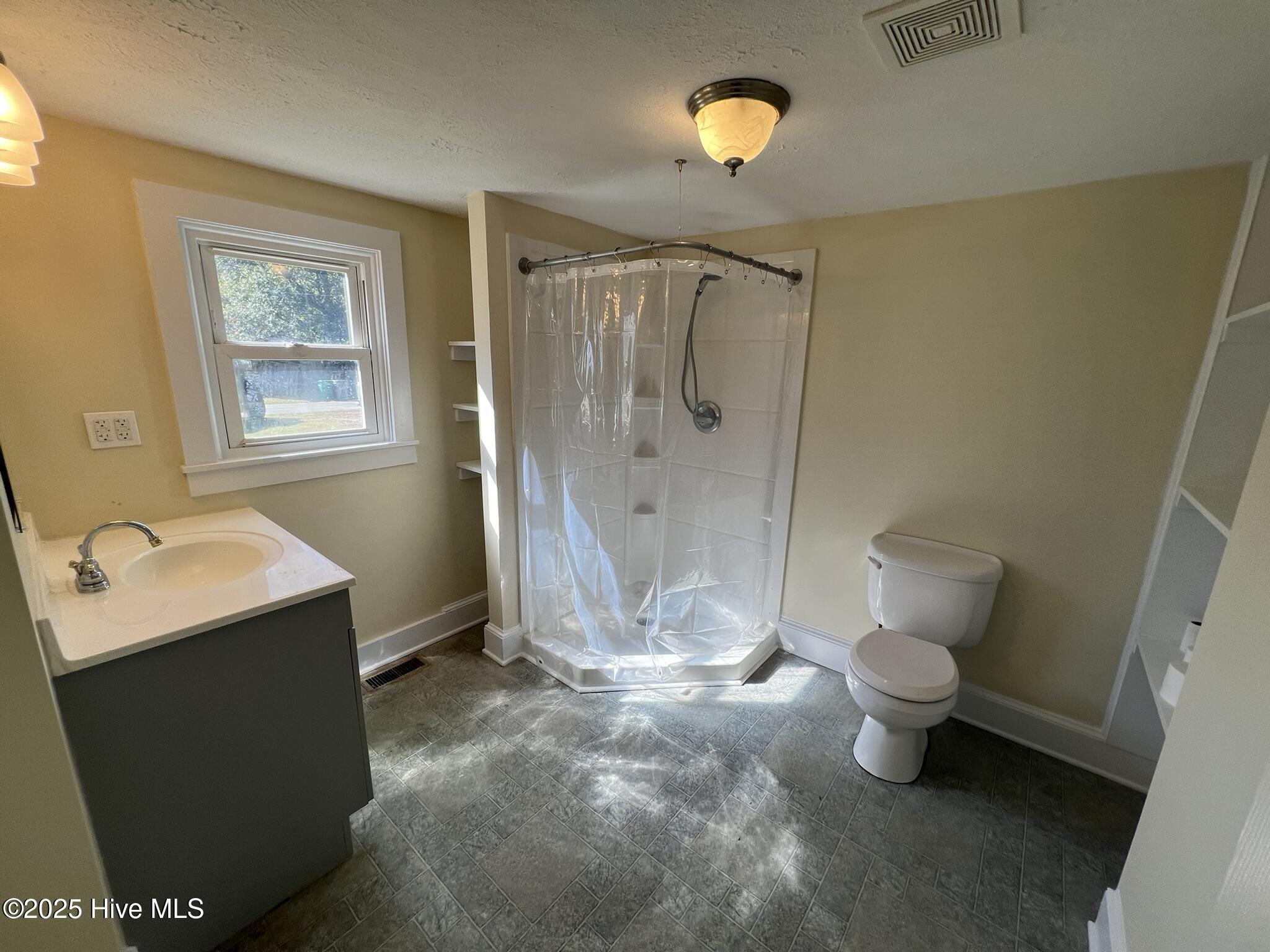 100539928 | Photo 19