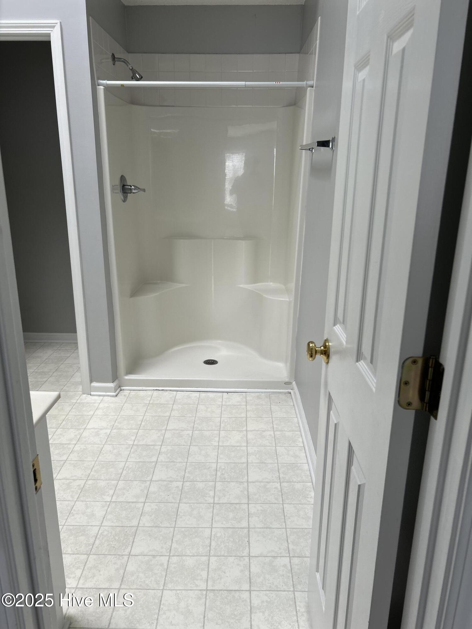 100521084 | Photo 11