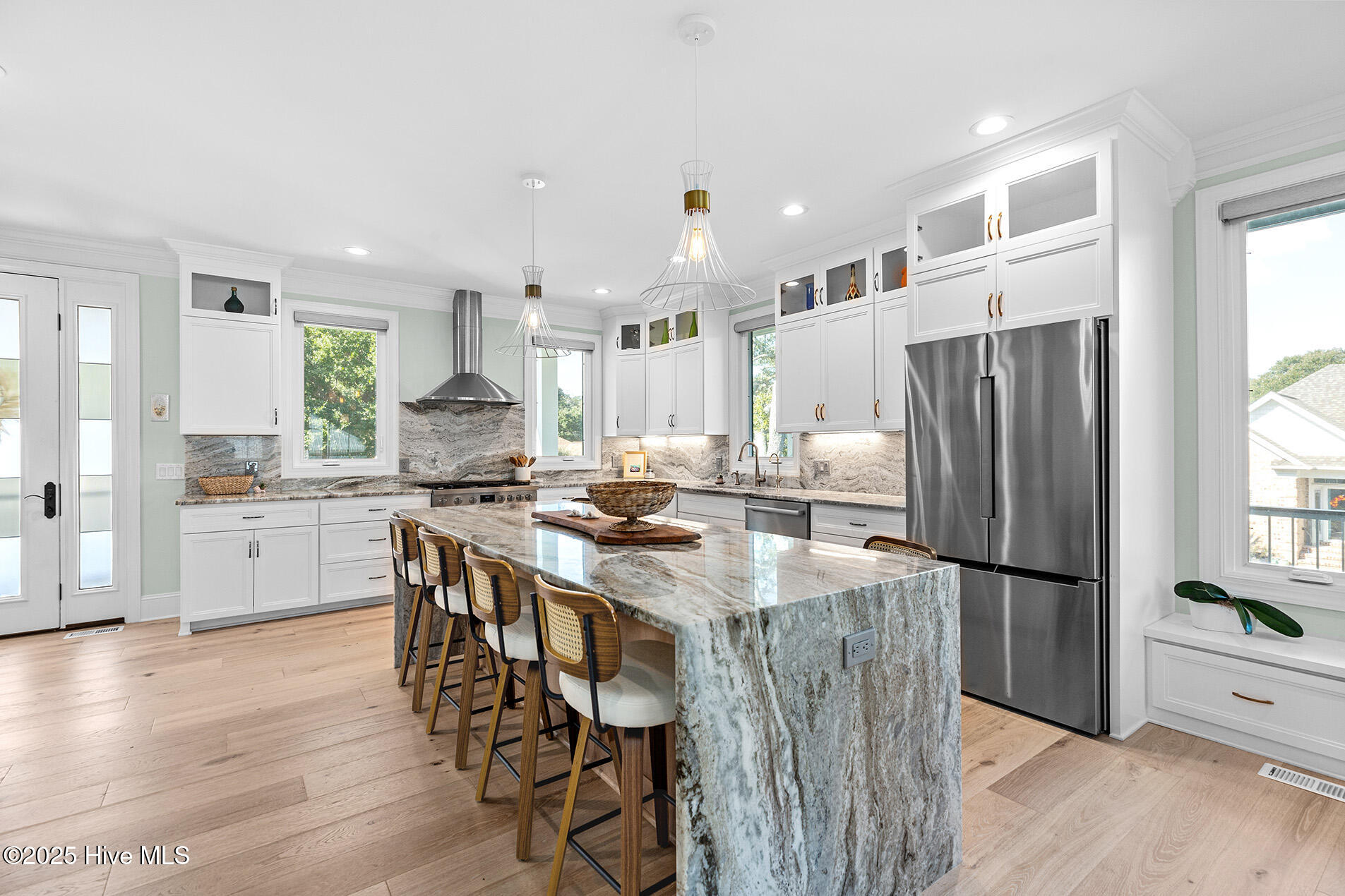 100540813 | Photo 17