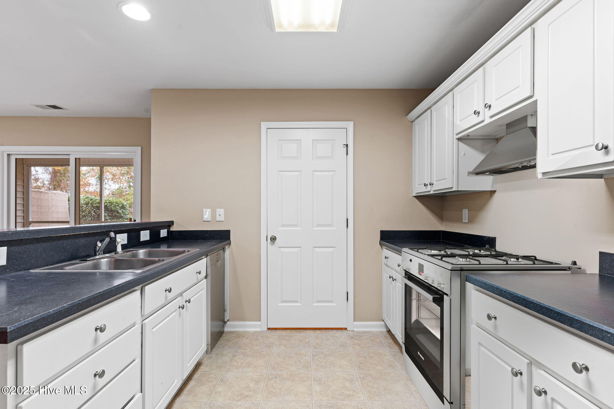 100542570 | Photo 29