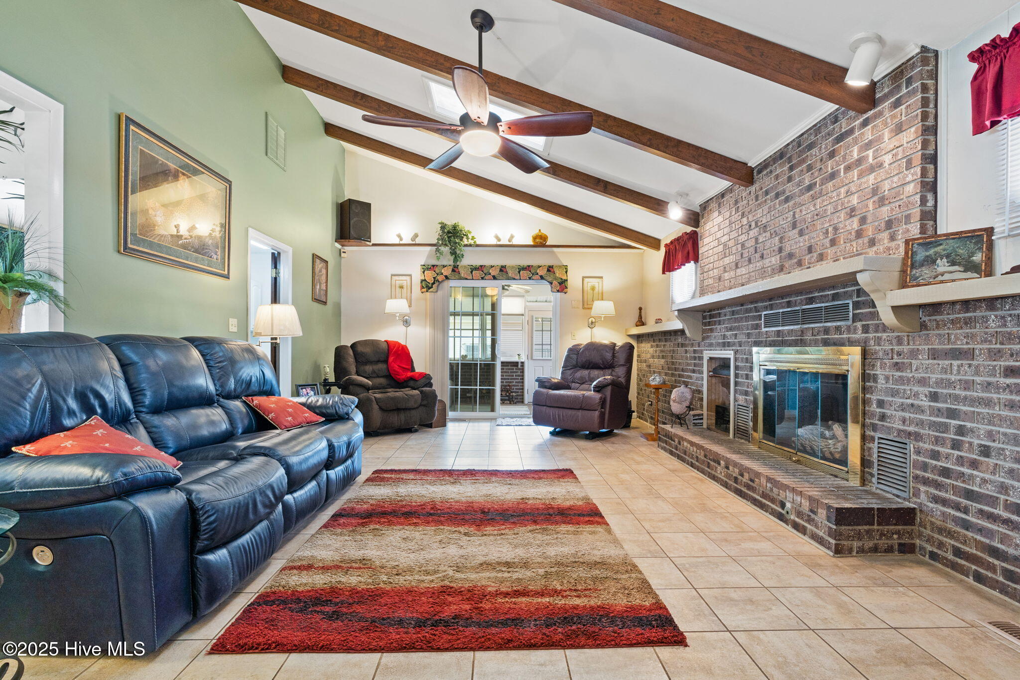 100543721 | Photo 25