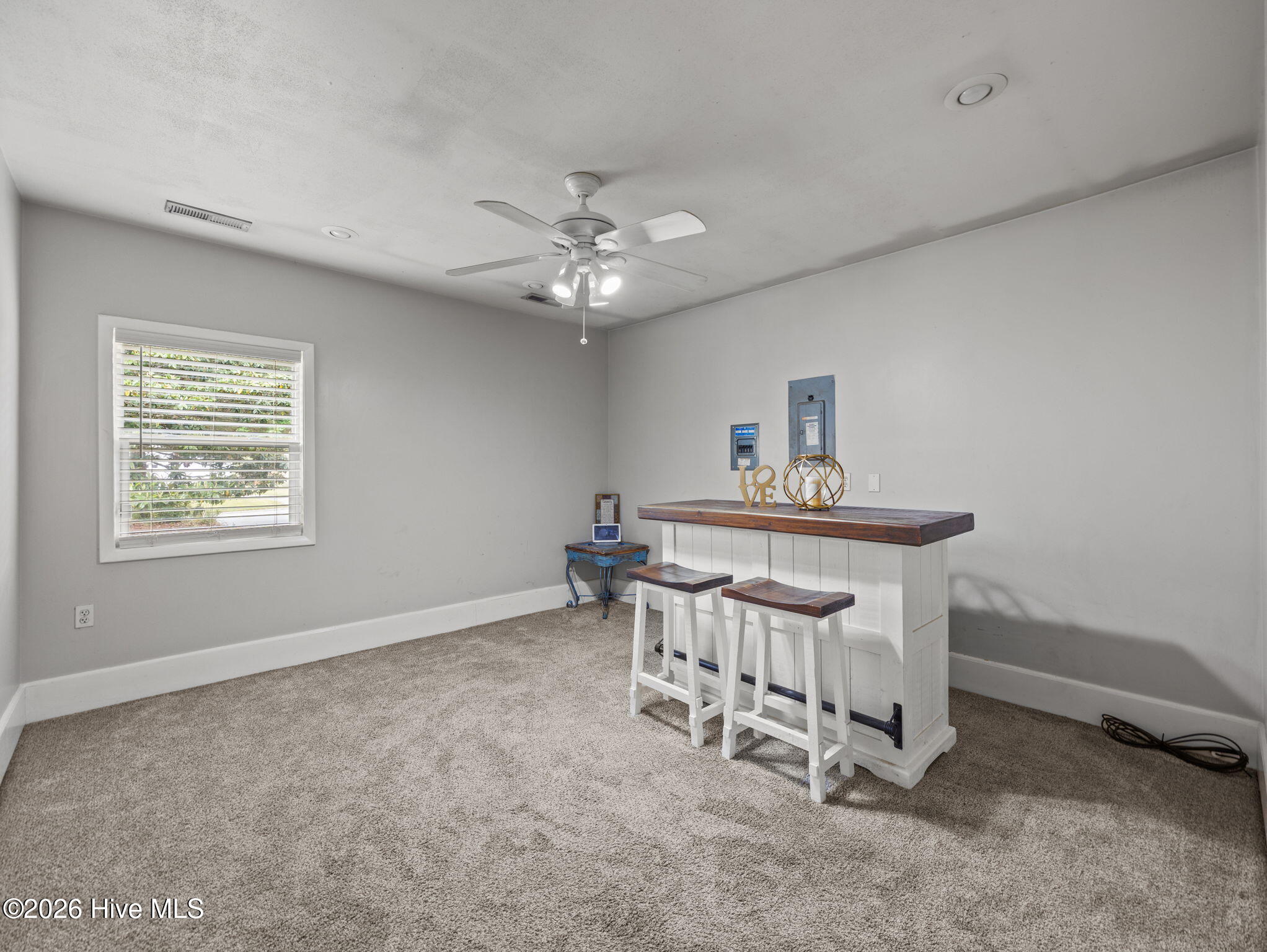 100570195 | Photo 18