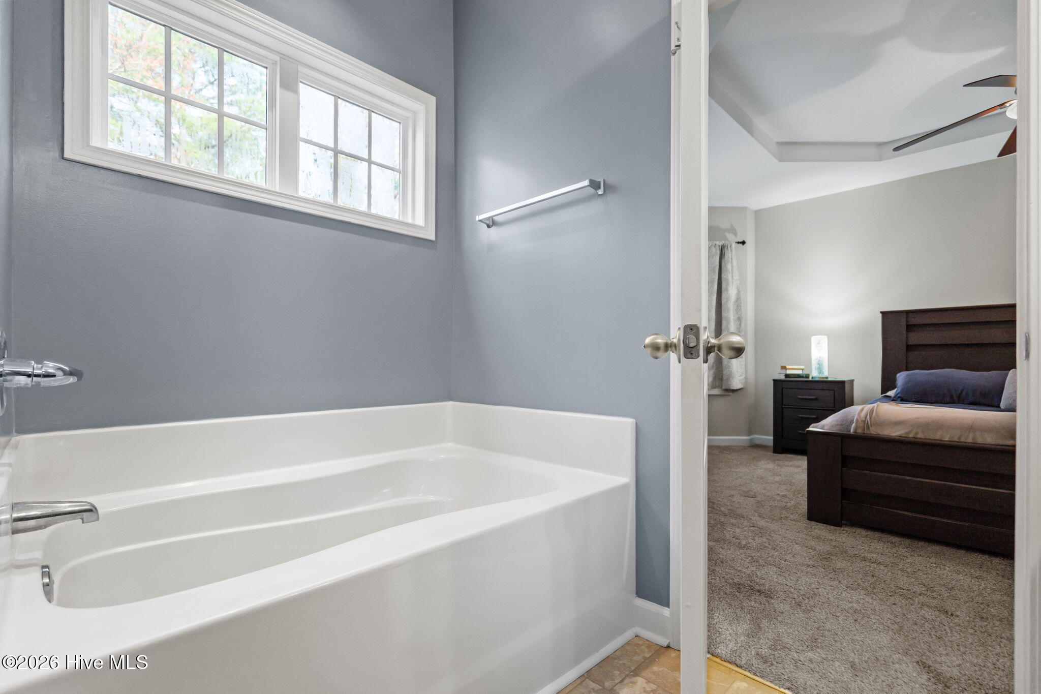 100561090 | Photo 25