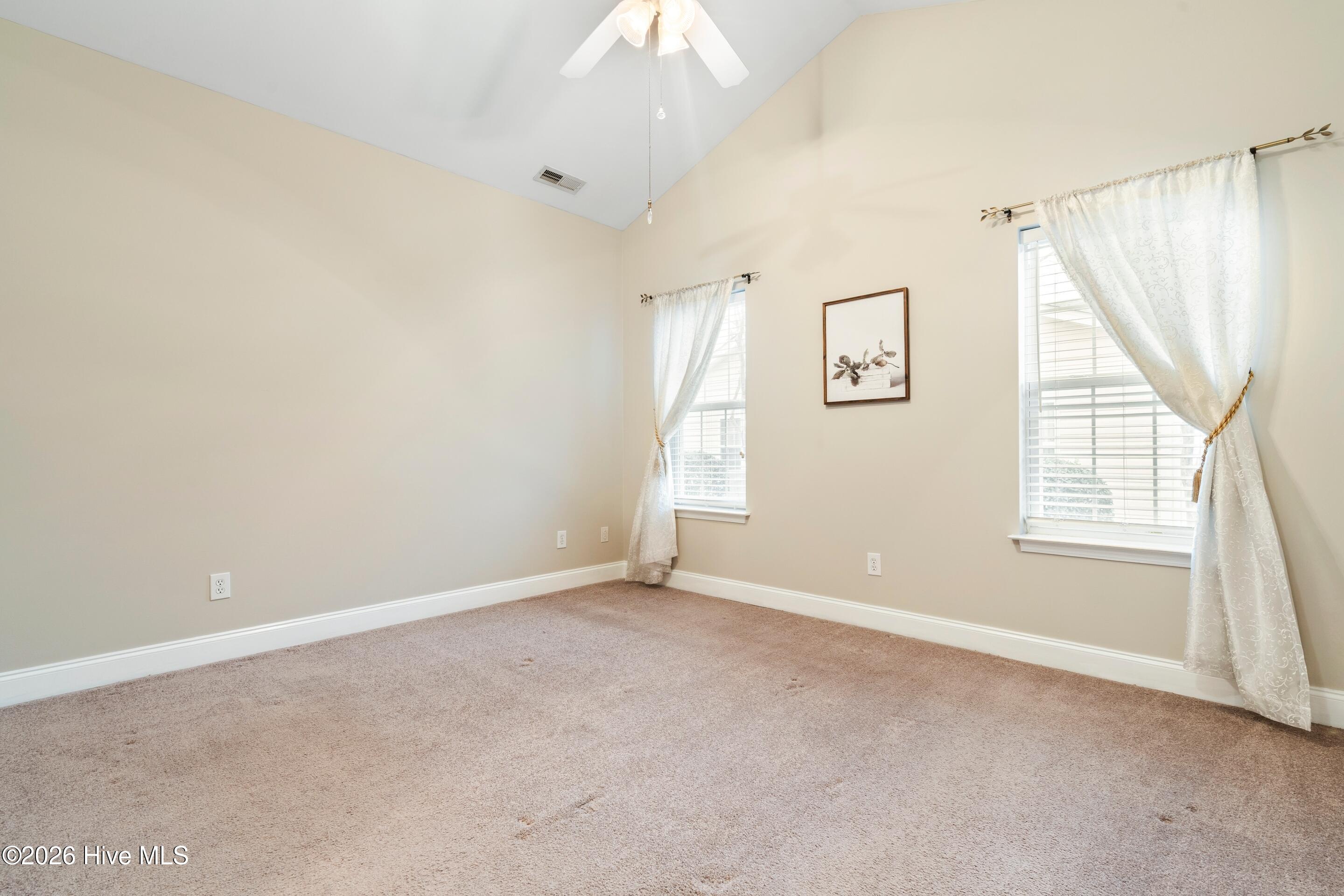 100549608 | Photo 15