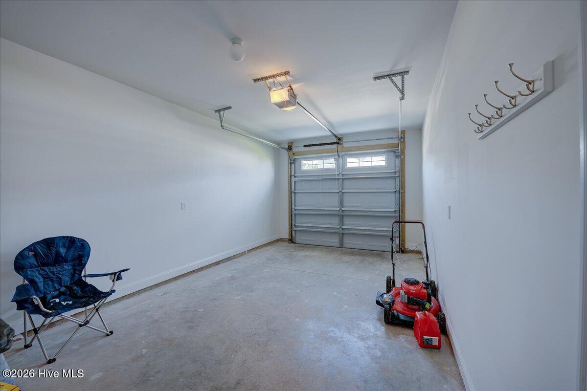 100567041 | Photo 37