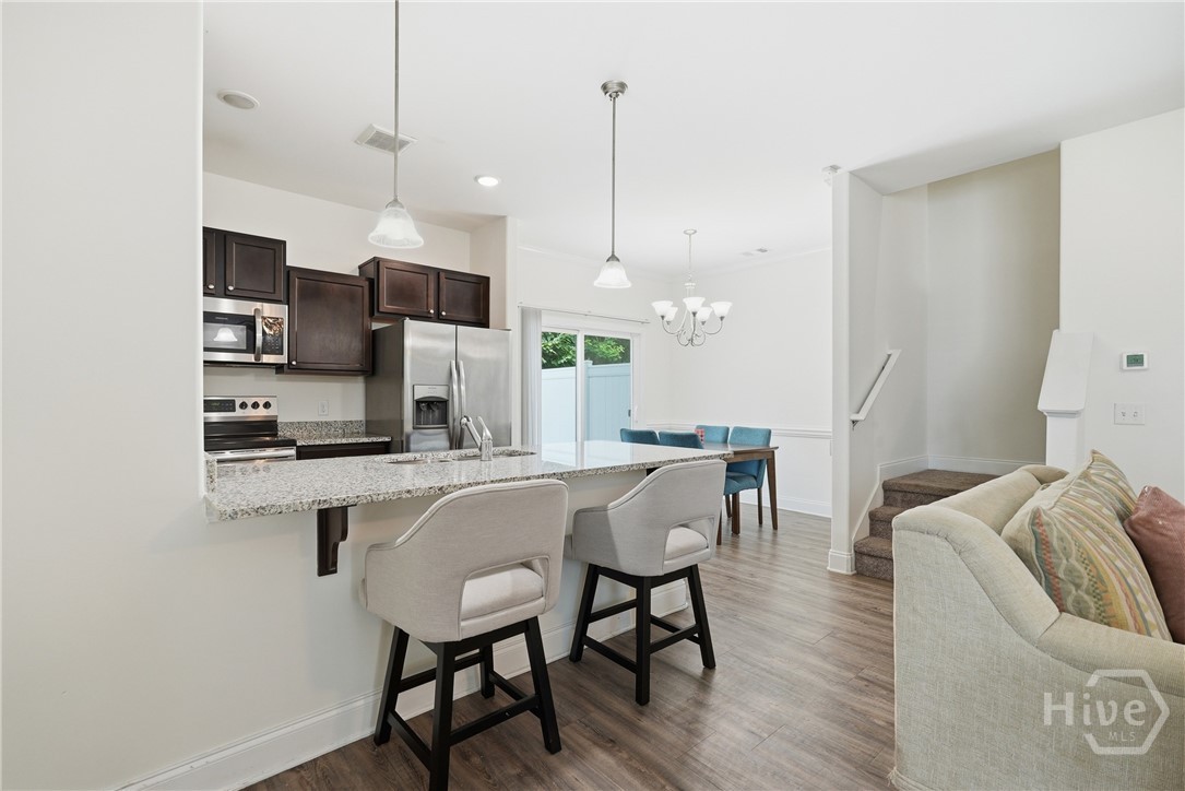 Counter dining at the kitchen area.