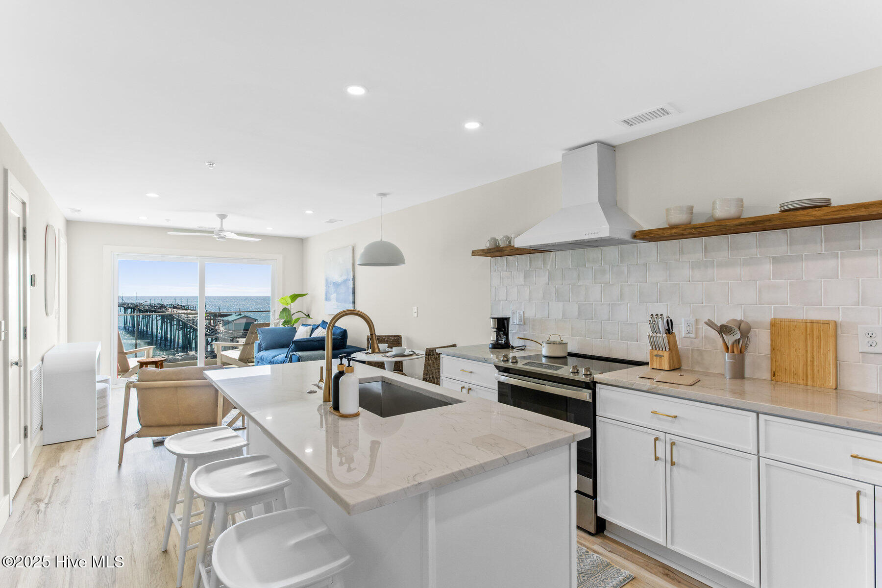 100523211 | Photo 17