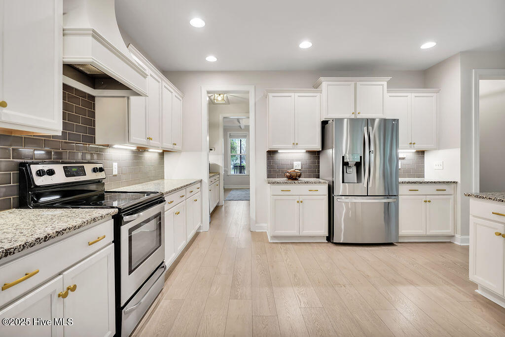 100536880 | Photo 17