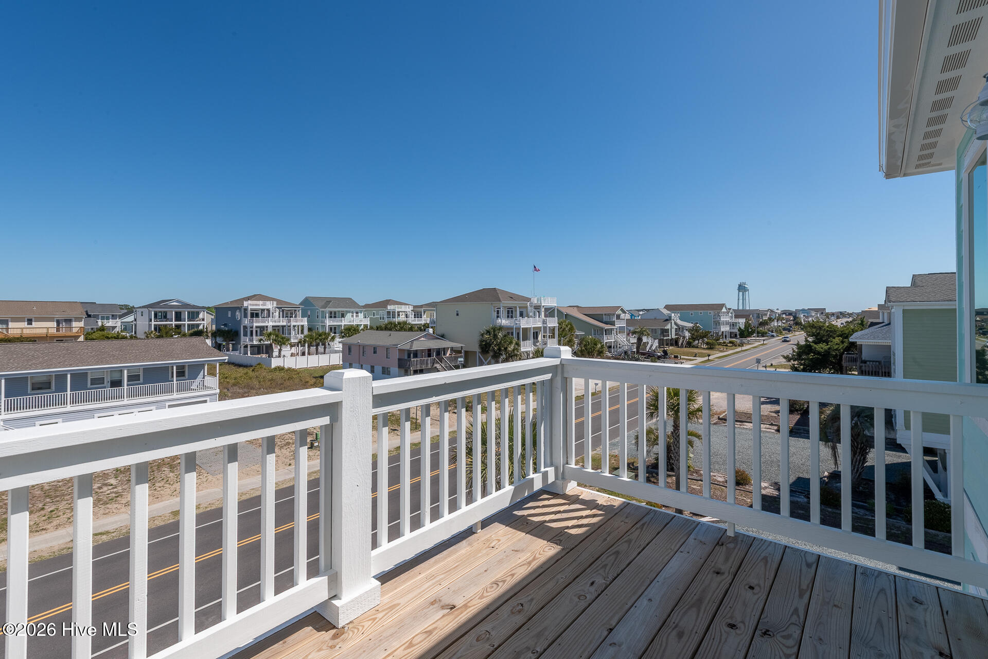 100568096 | Photo 47