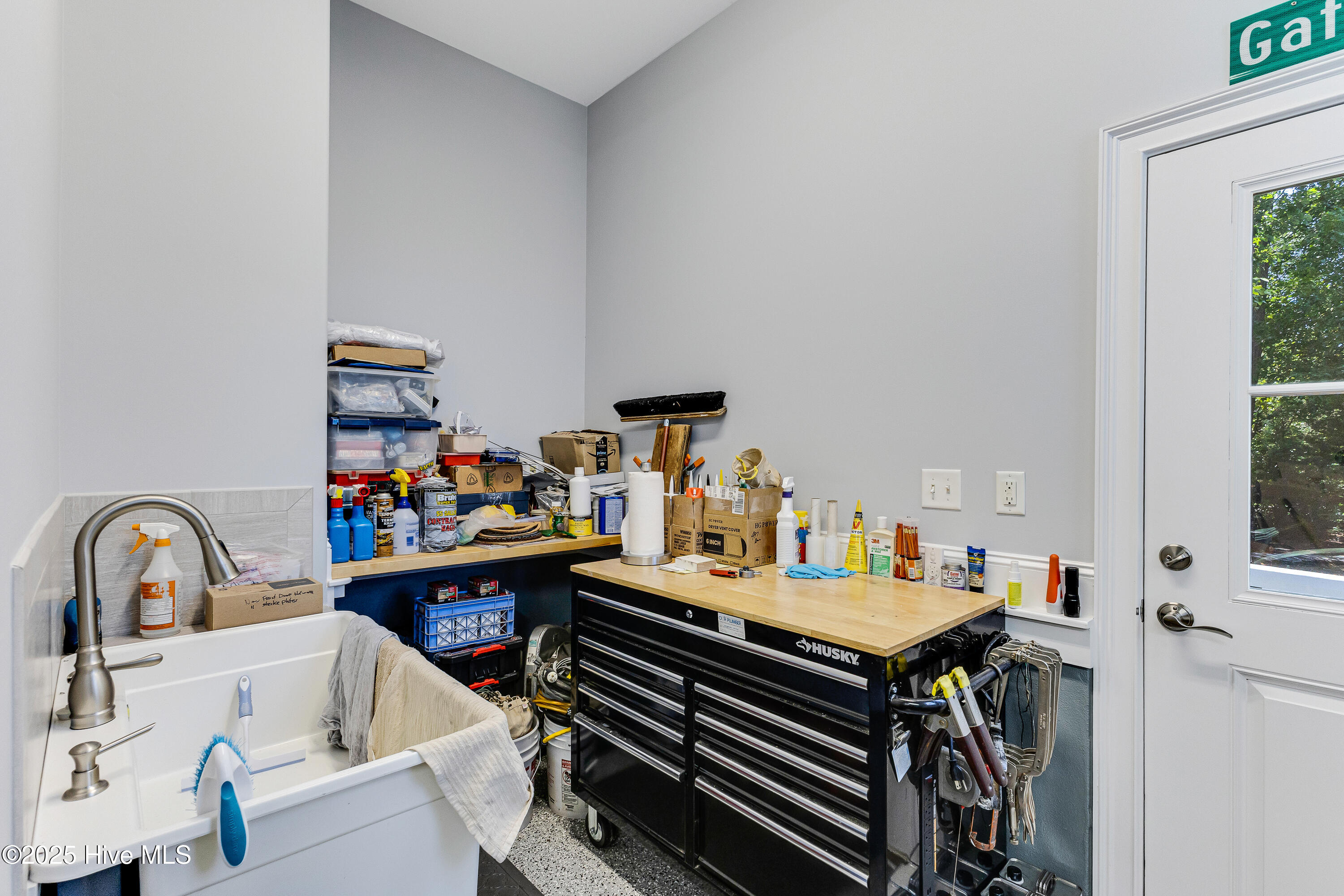 100519190 | Photo 35