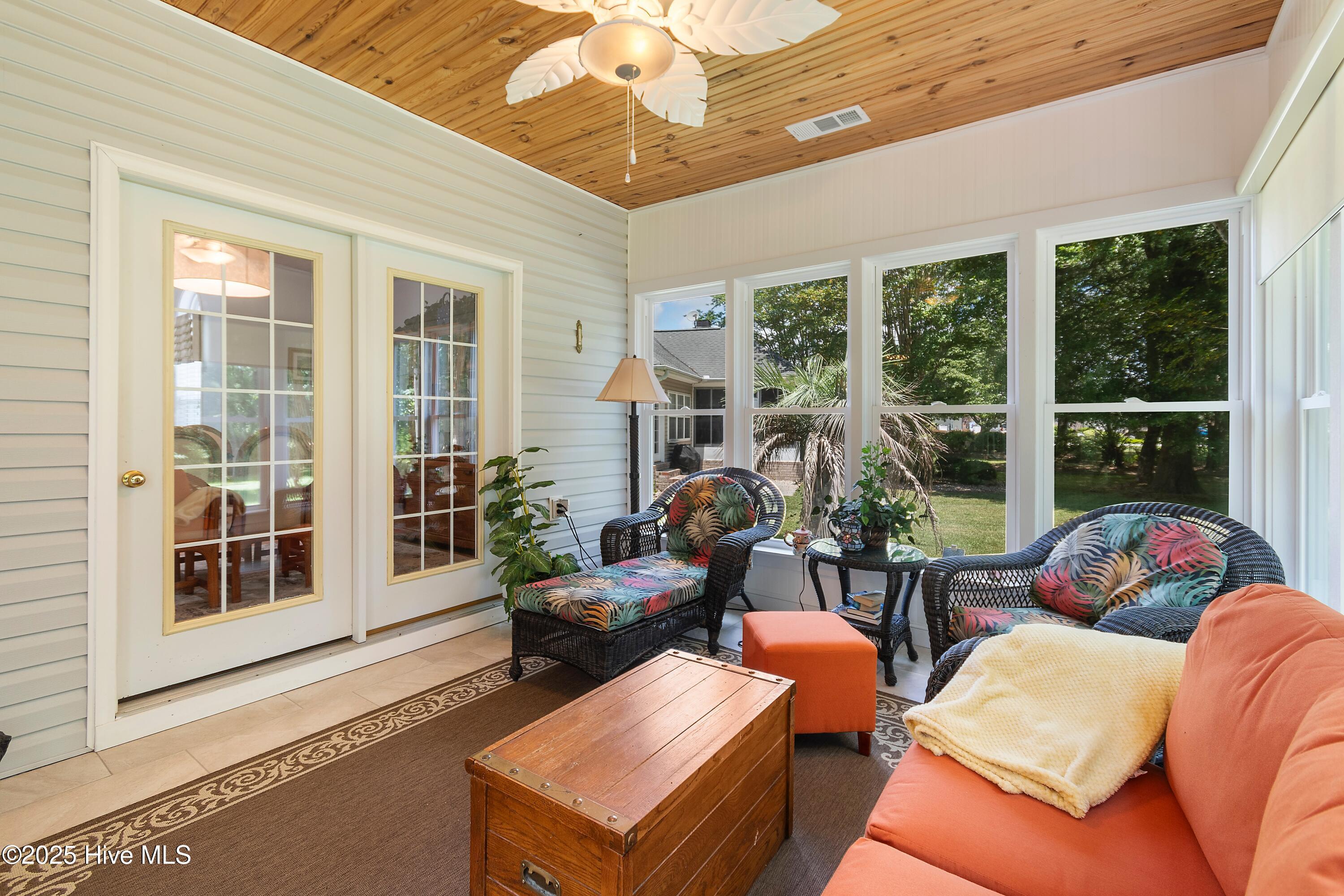 100545372 | Photo 32