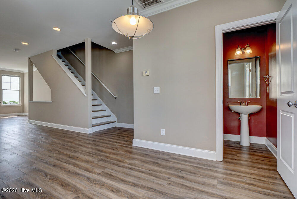 100550510 | Photo 13