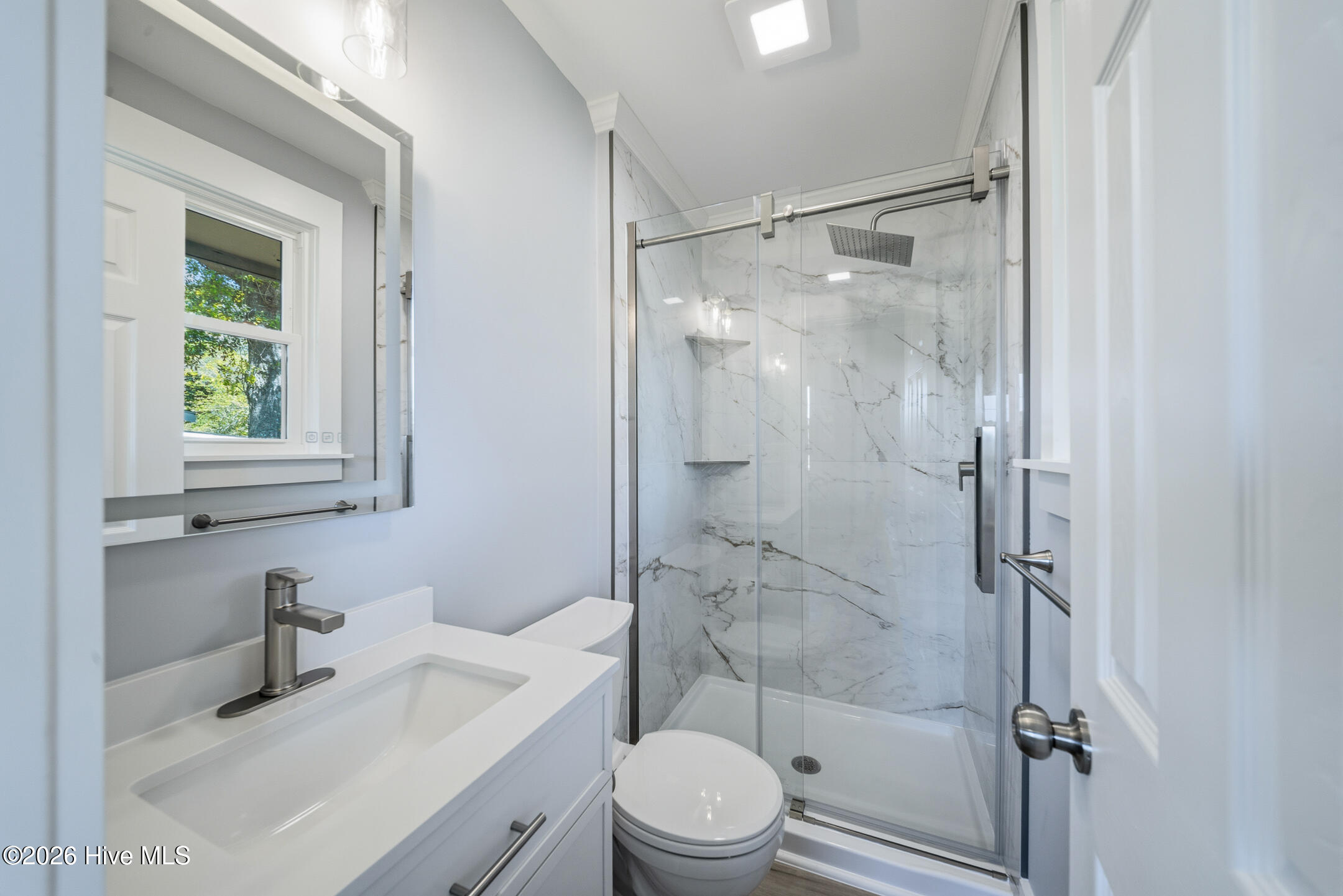 100570664 | Photo 35