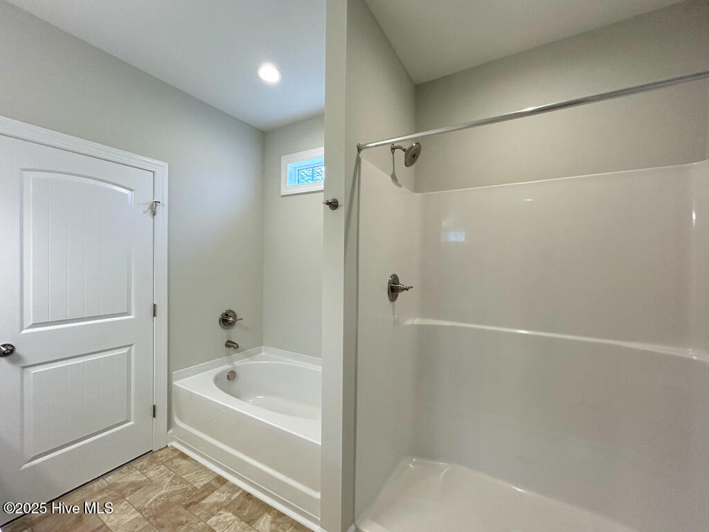 100562830 | Photo 40