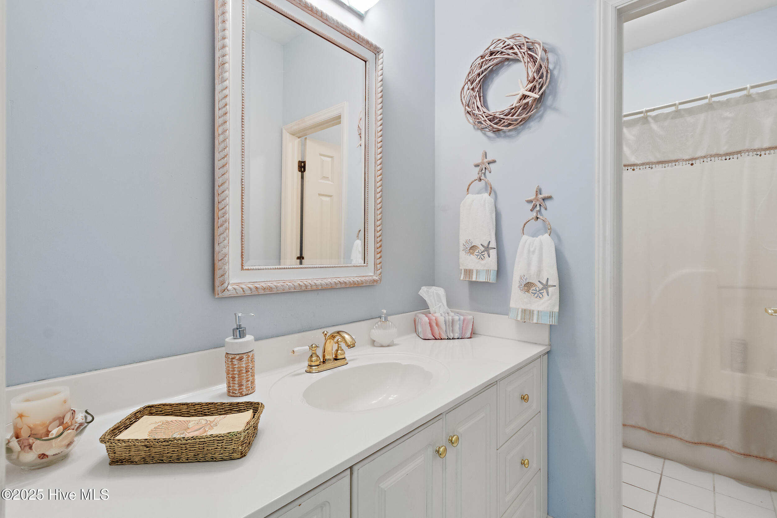 100541075 | Photo 10