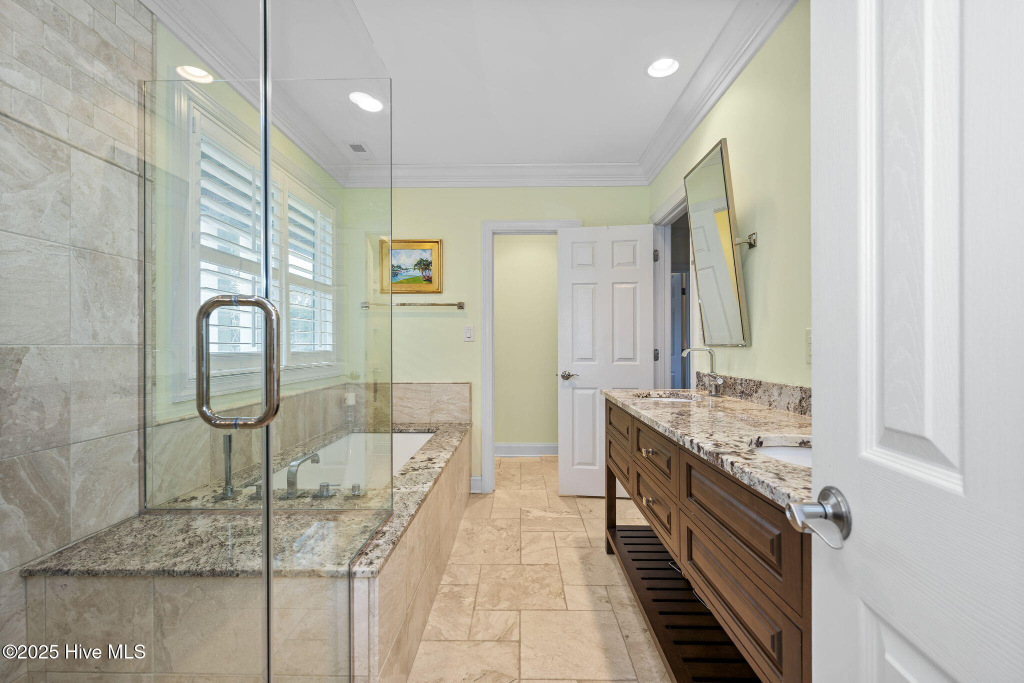 100544331 | Photo 62