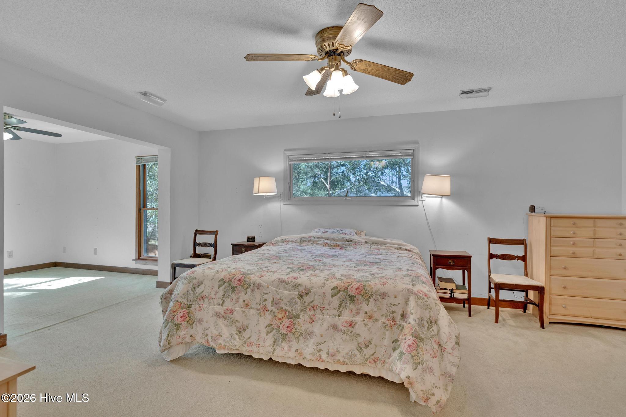 100561696 | Photo 15