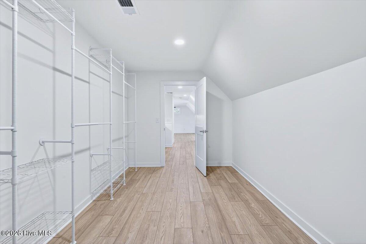 100508679 | Photo 32