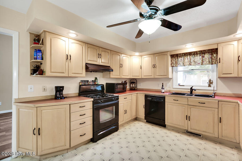 100555403 | Photo 16