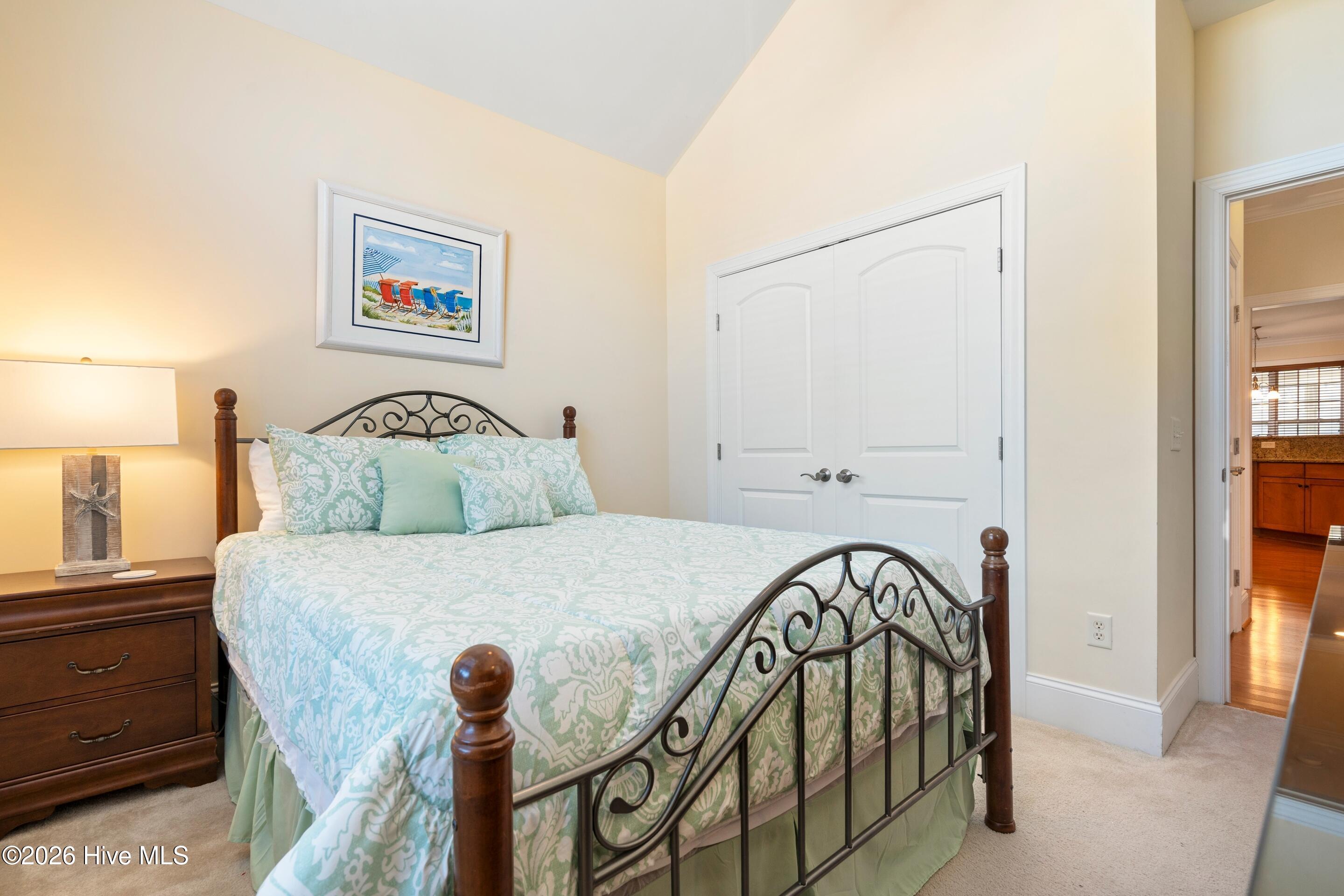 100550560 | Photo 41