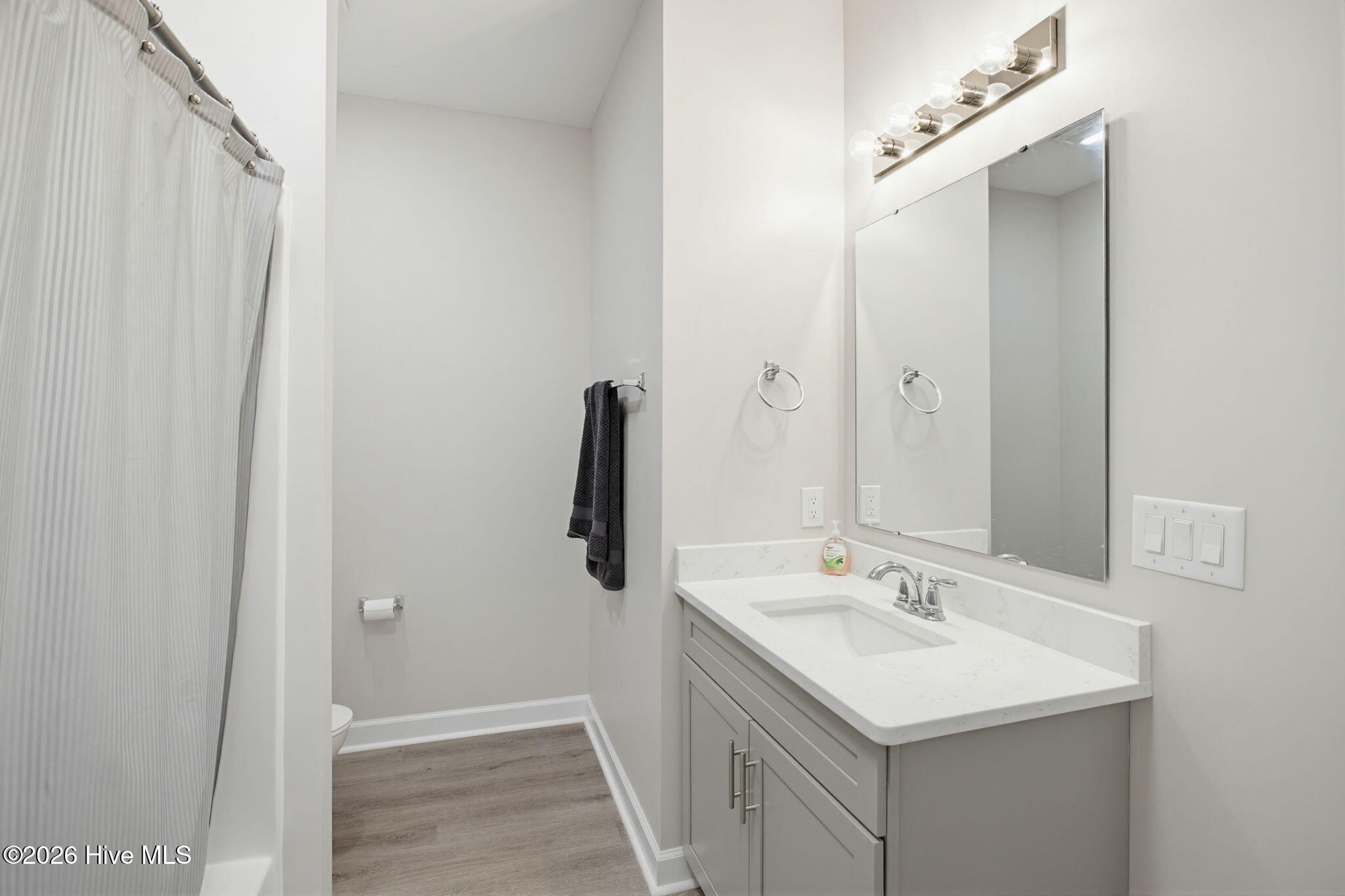 100570113 | Photo 22