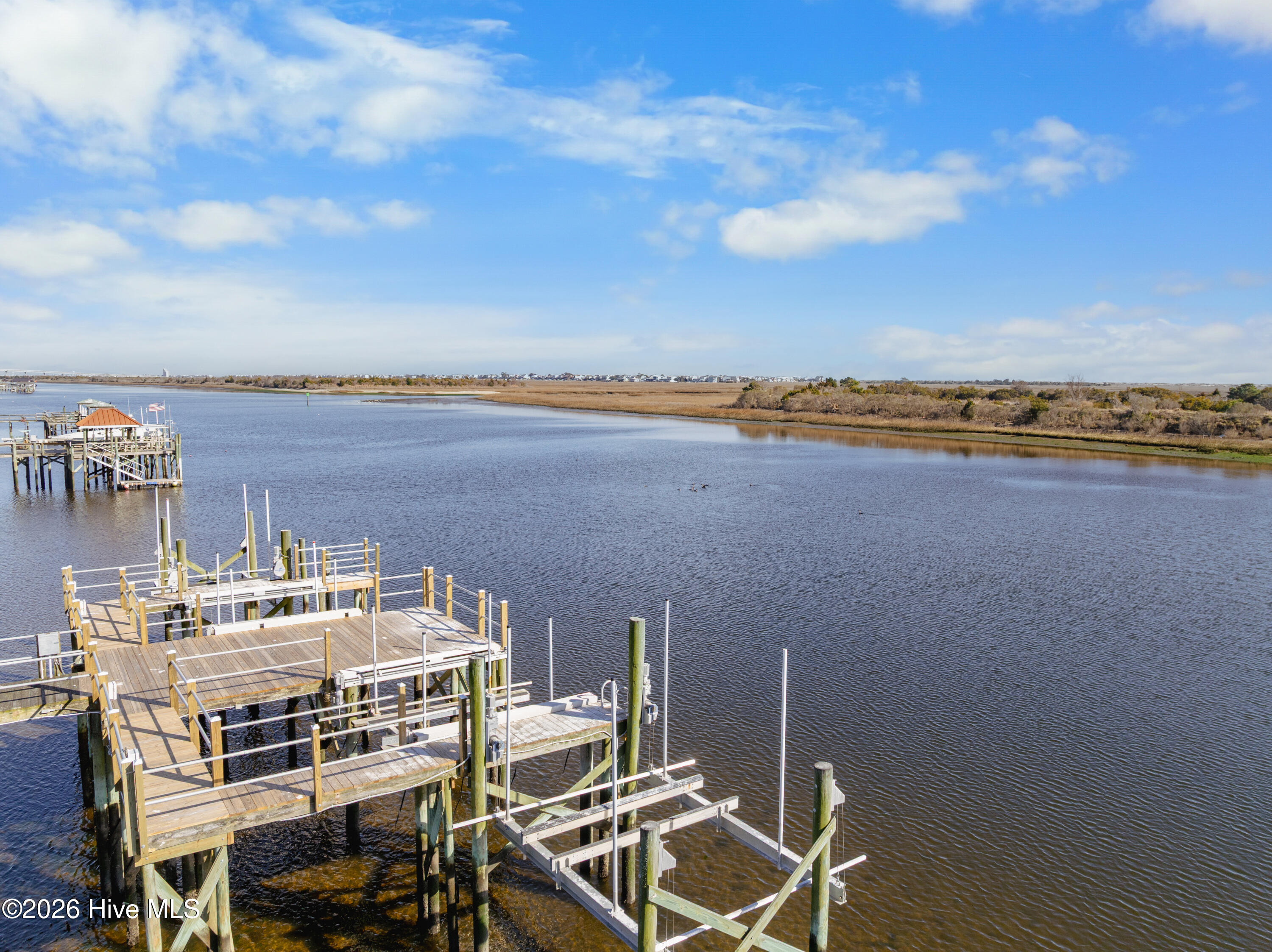 100556700 | Photo 74