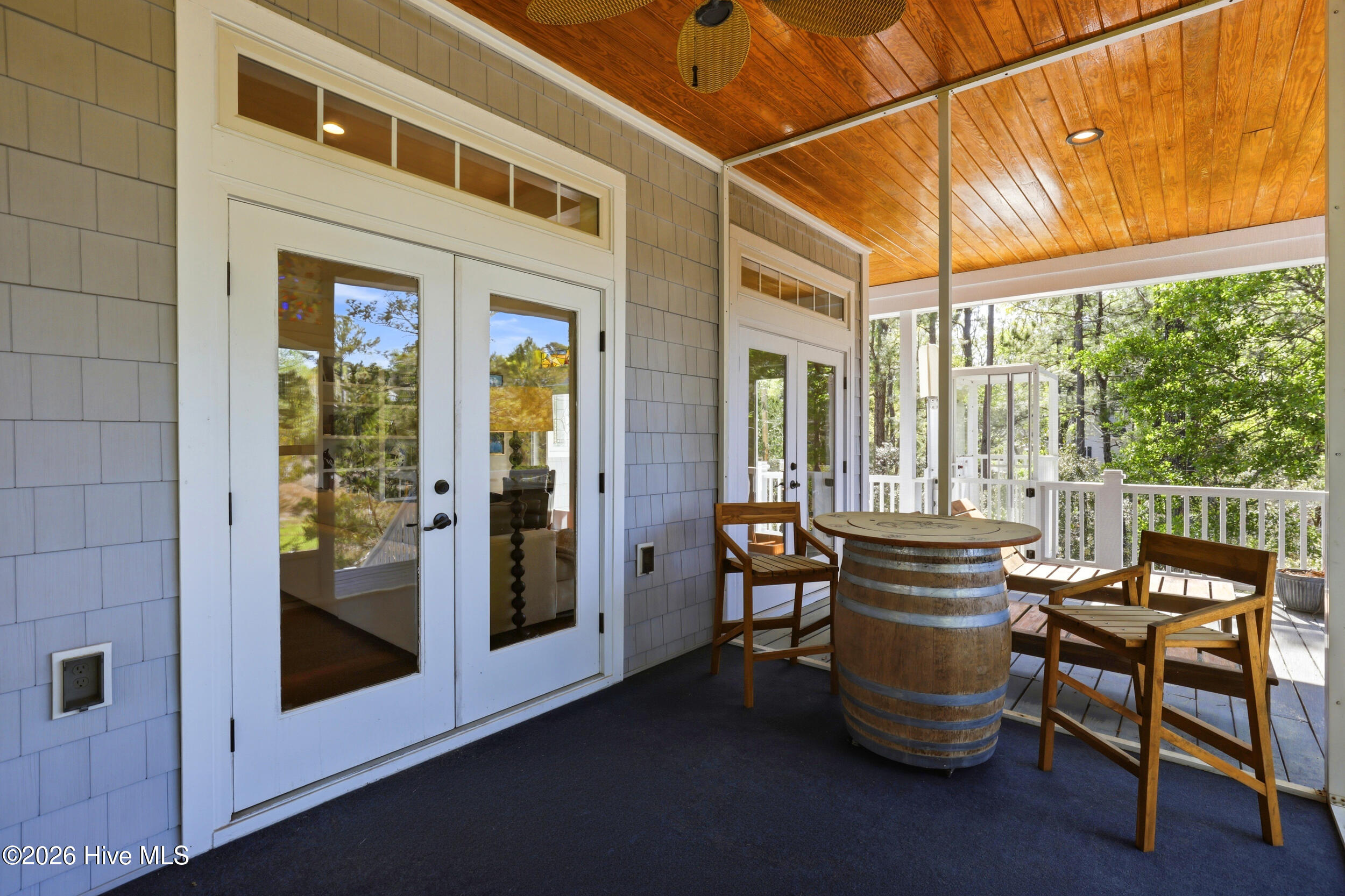 100564961 | Photo 36