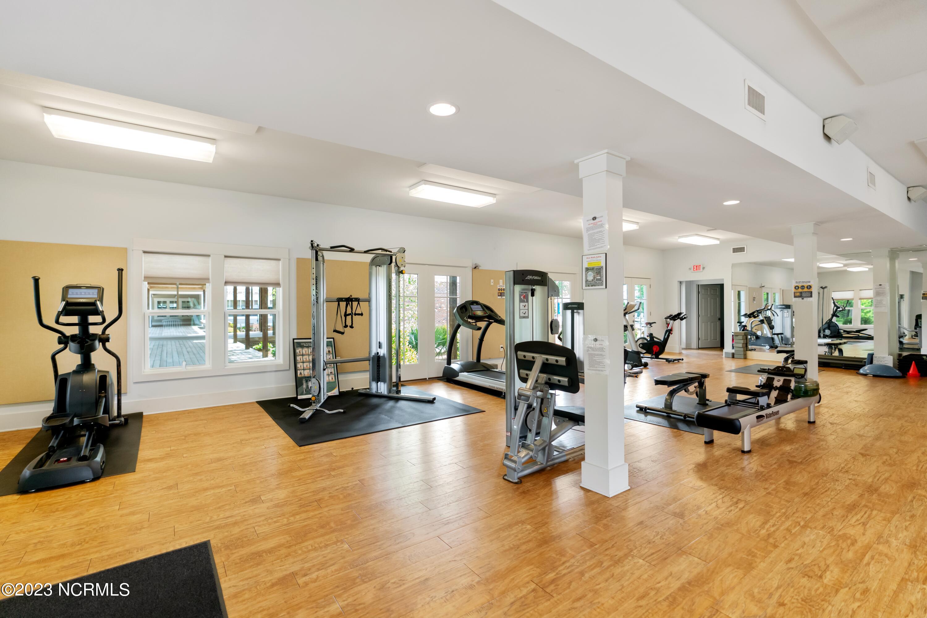 100568046 | Photo 83