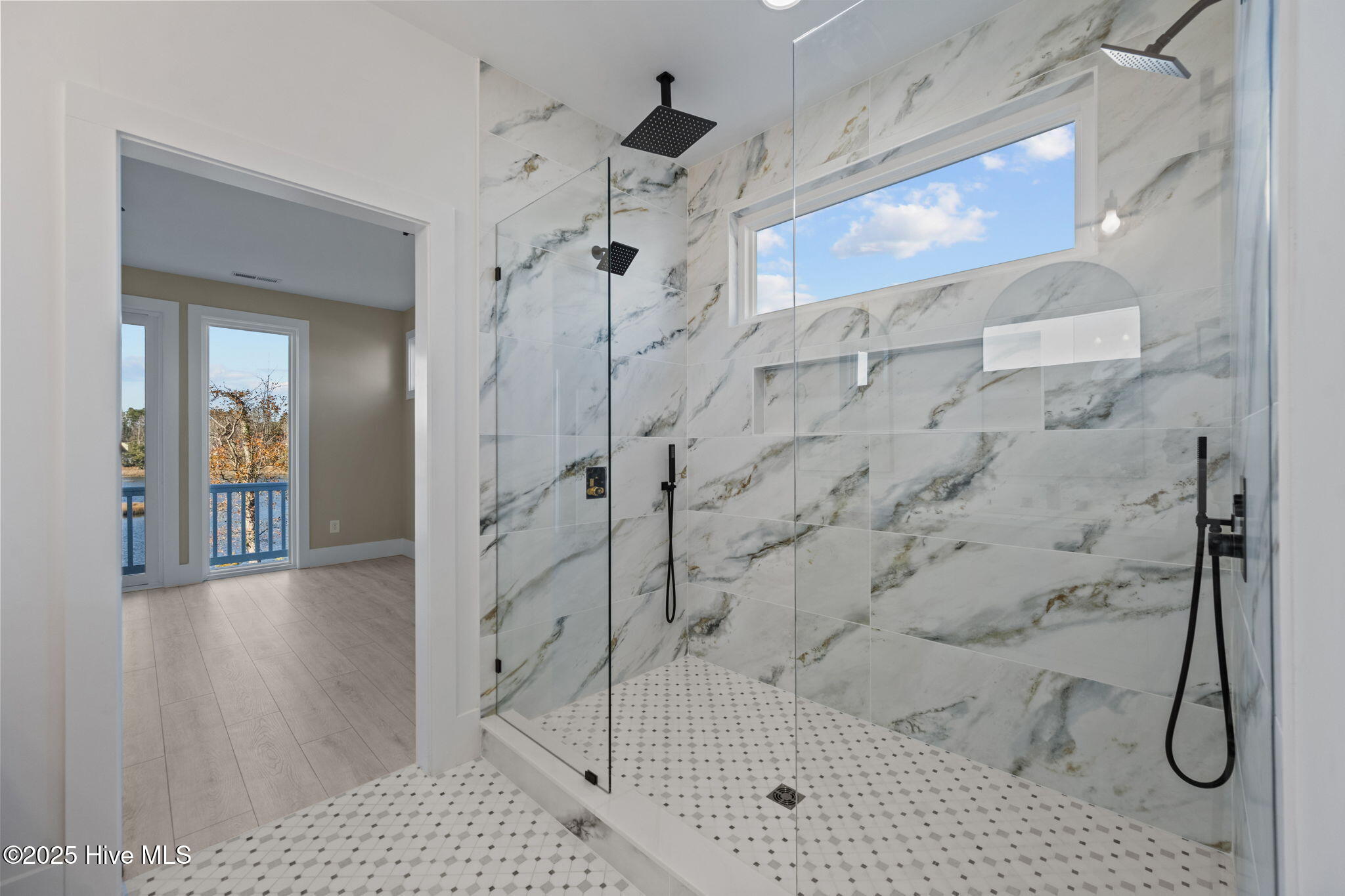 100547090 | Photo 39