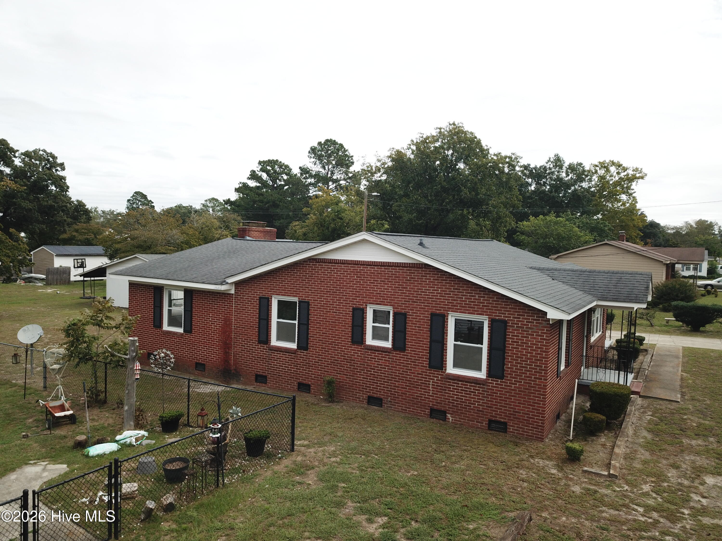 Photo 3 of Single family home for sale at 604 W Boundary St, La Grange, NC 28551 | MLS# 100606553 | Listing updated on 2026-10-02