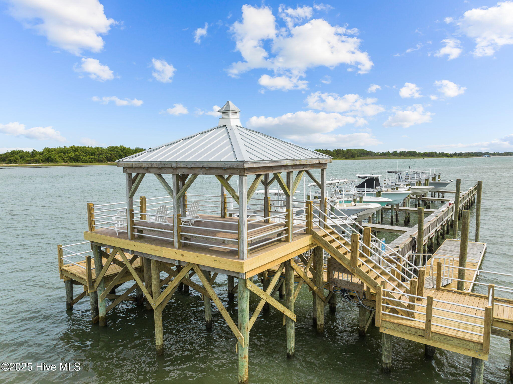 100546200 | Photo 38