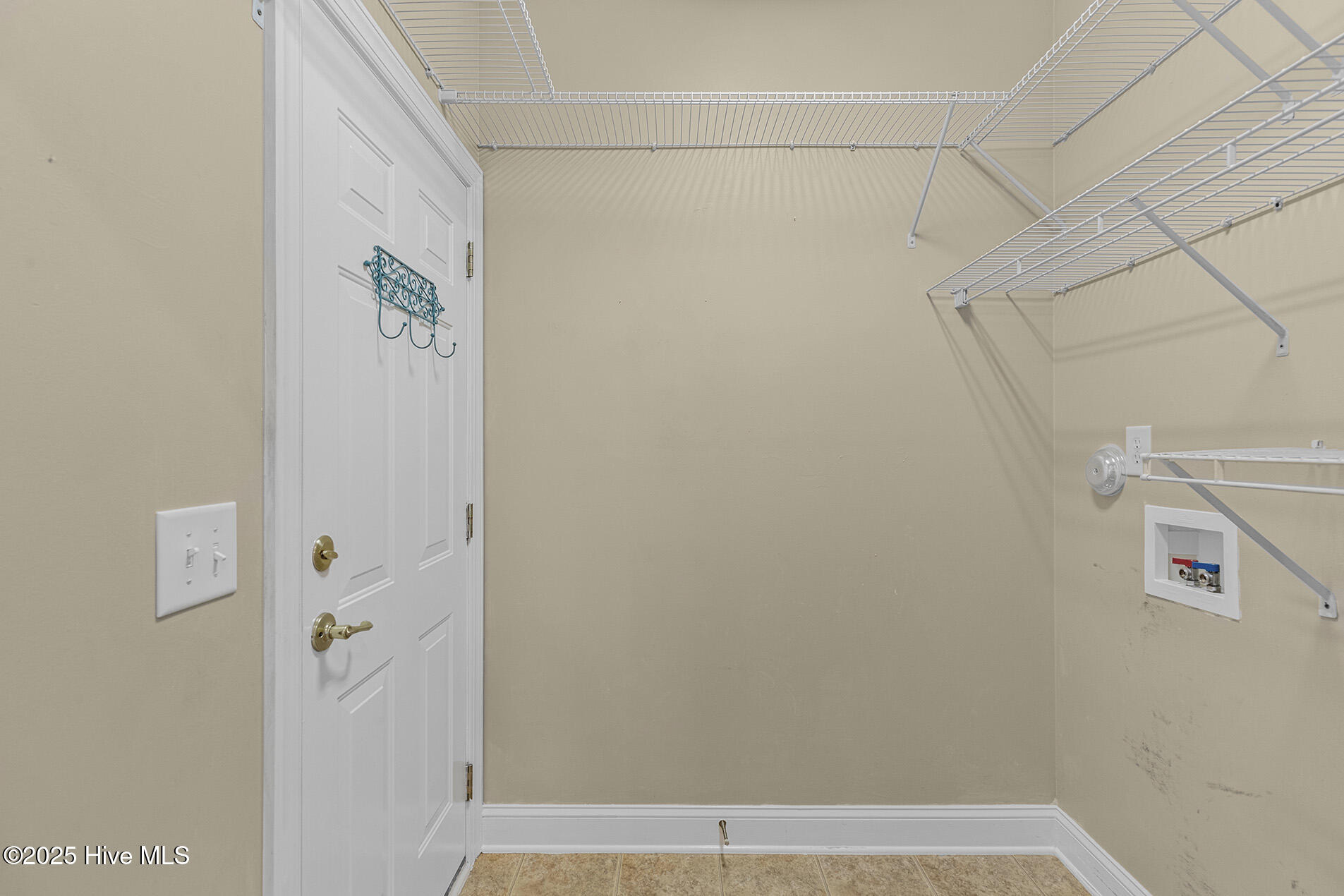 100537210 | Photo 16