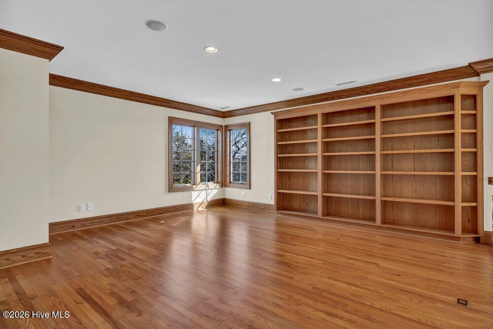 100558488 | Photo 37