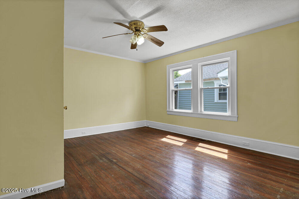 100508379 | Photo 28