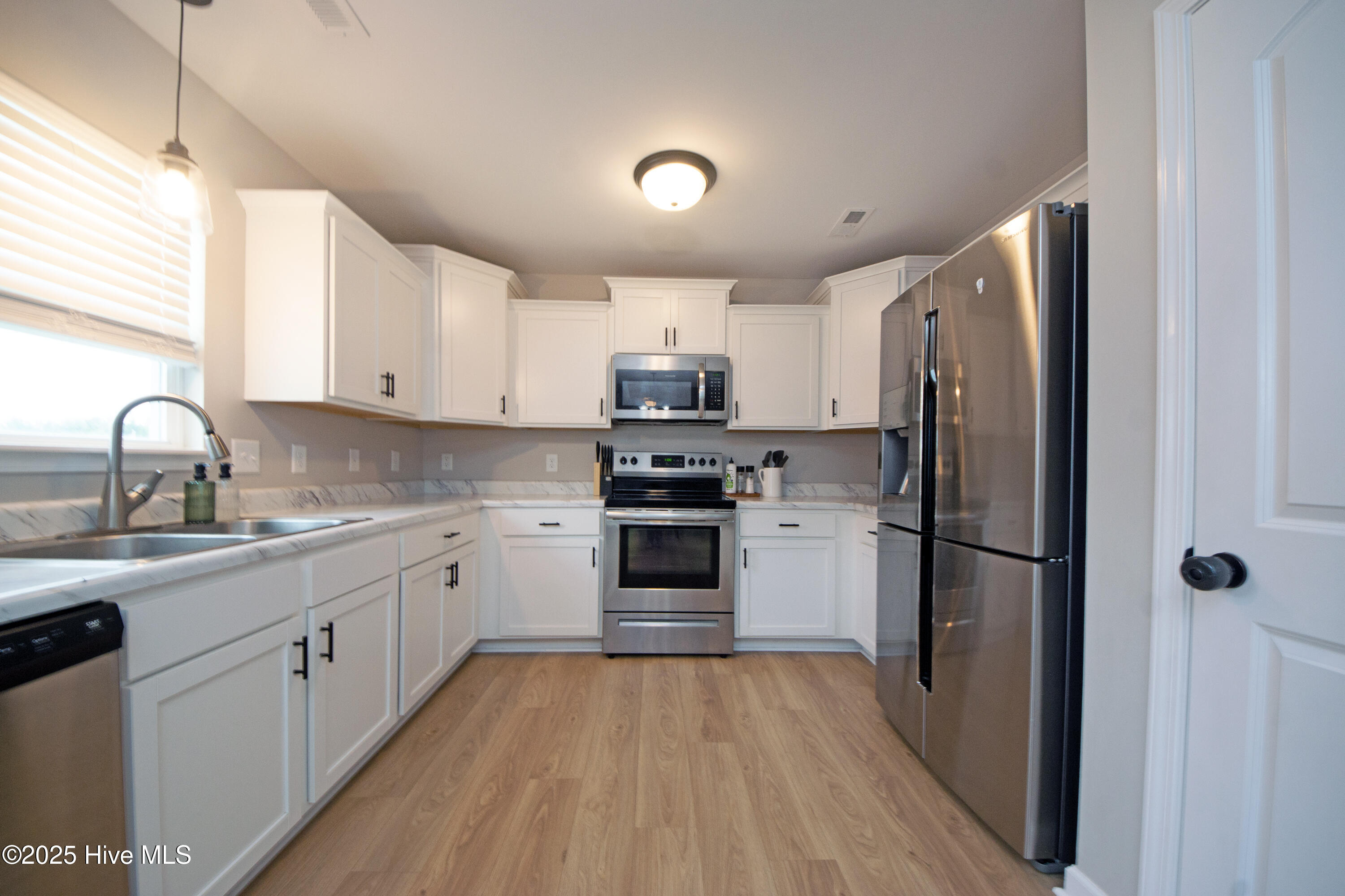 100539129 | Photo 26