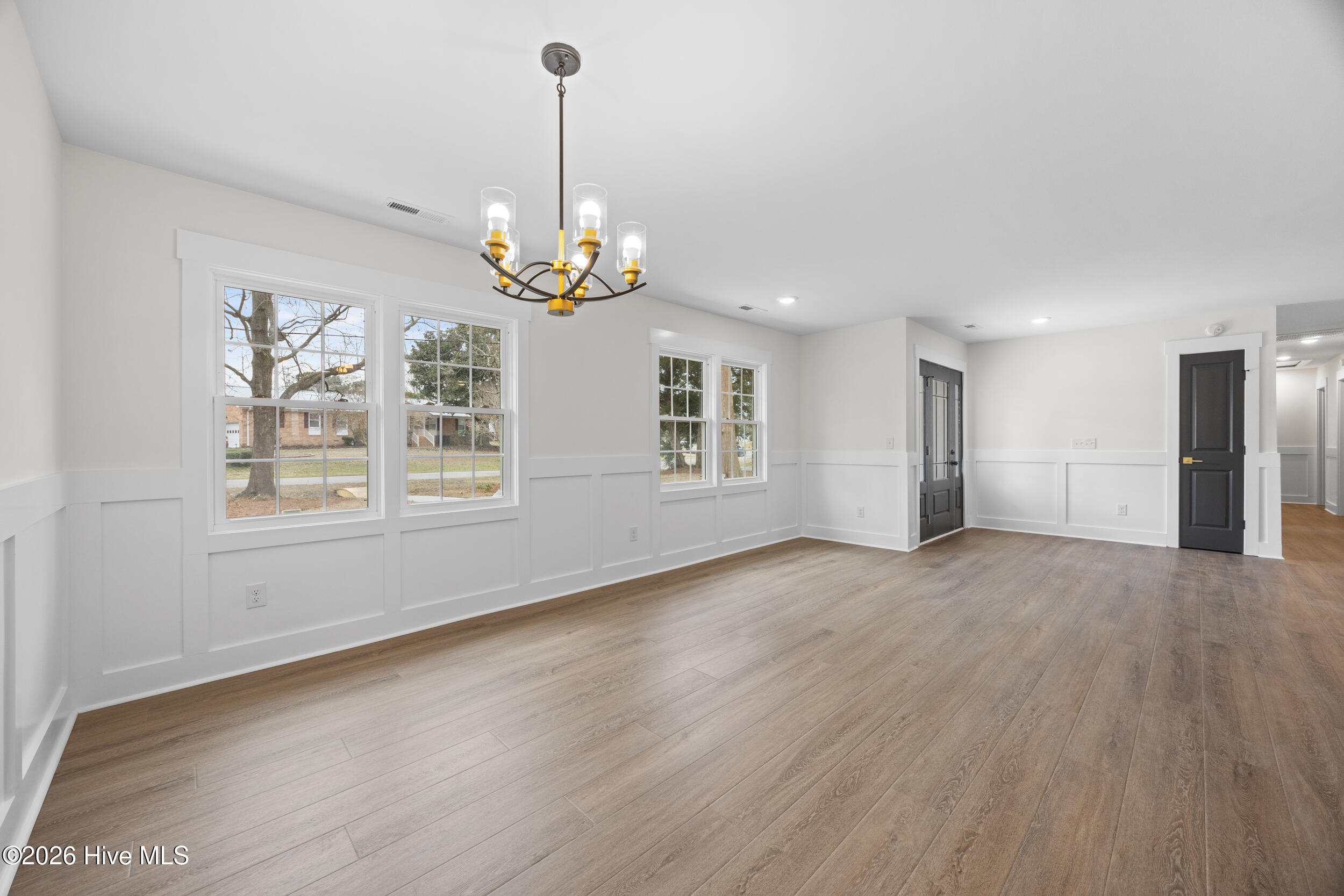 100556943 | Photo 19