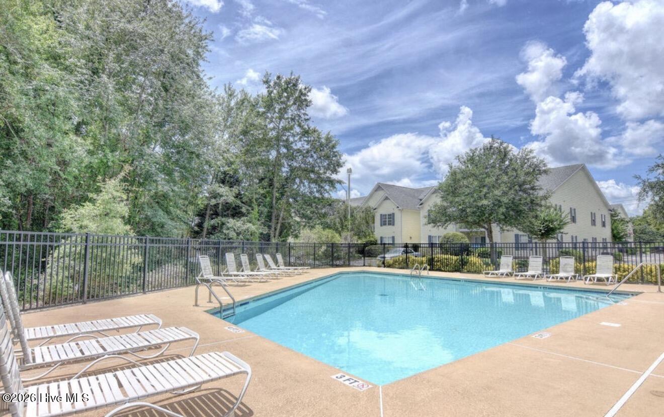 100562218 | Photo 25