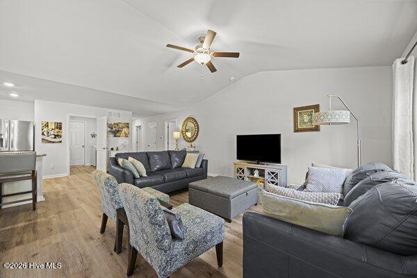 100561159 | Photo 24