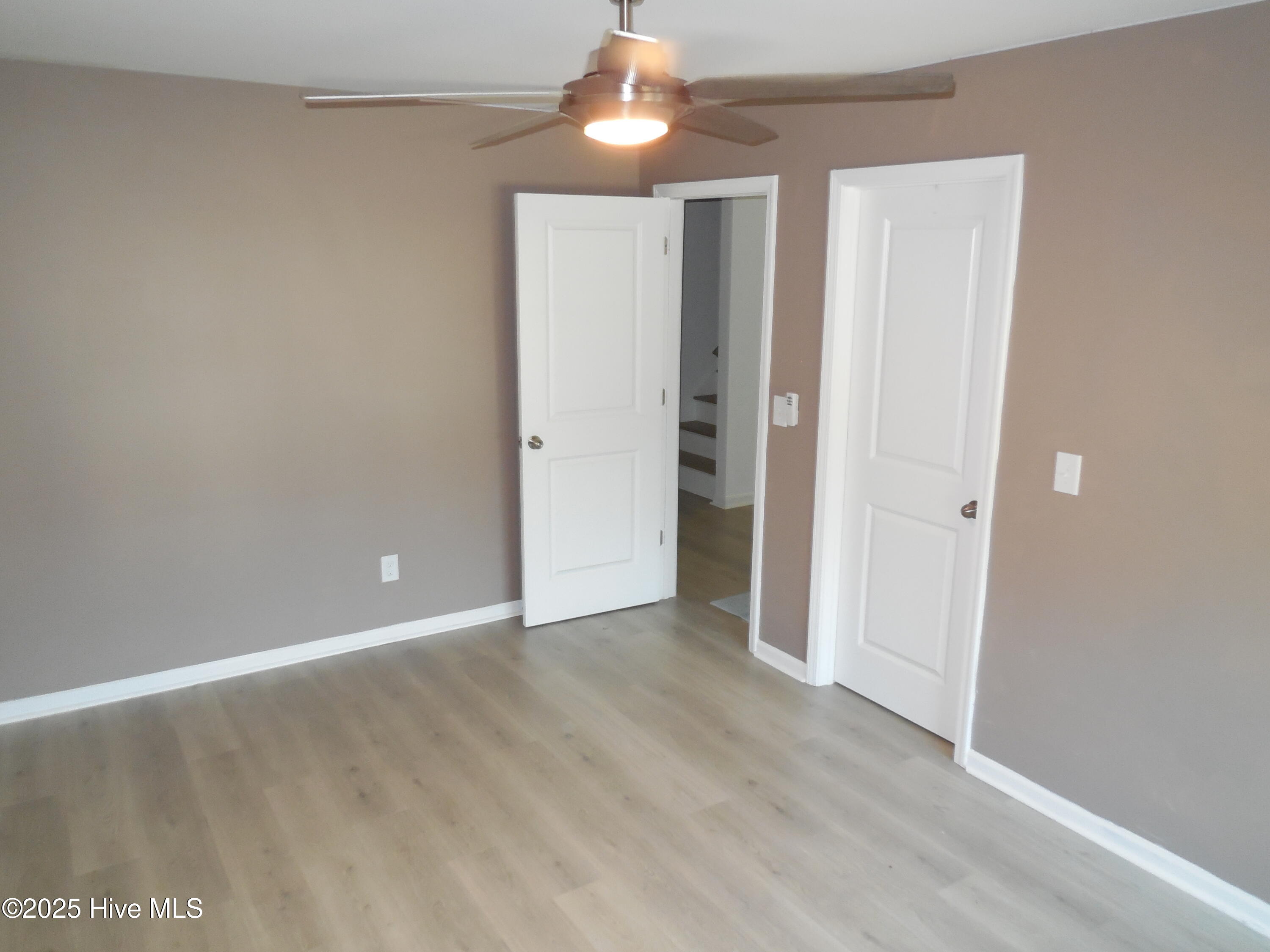 100535300 | Photo 19