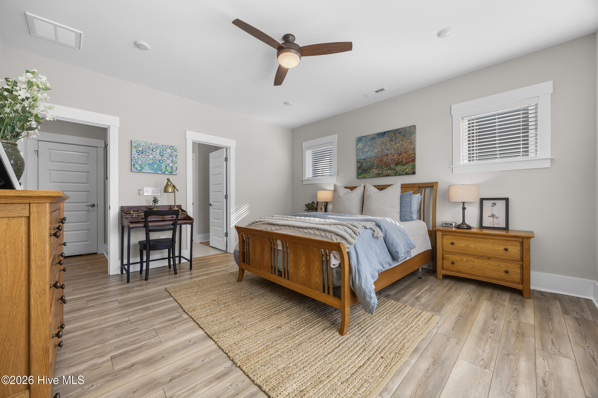 100561279 | Photo 10