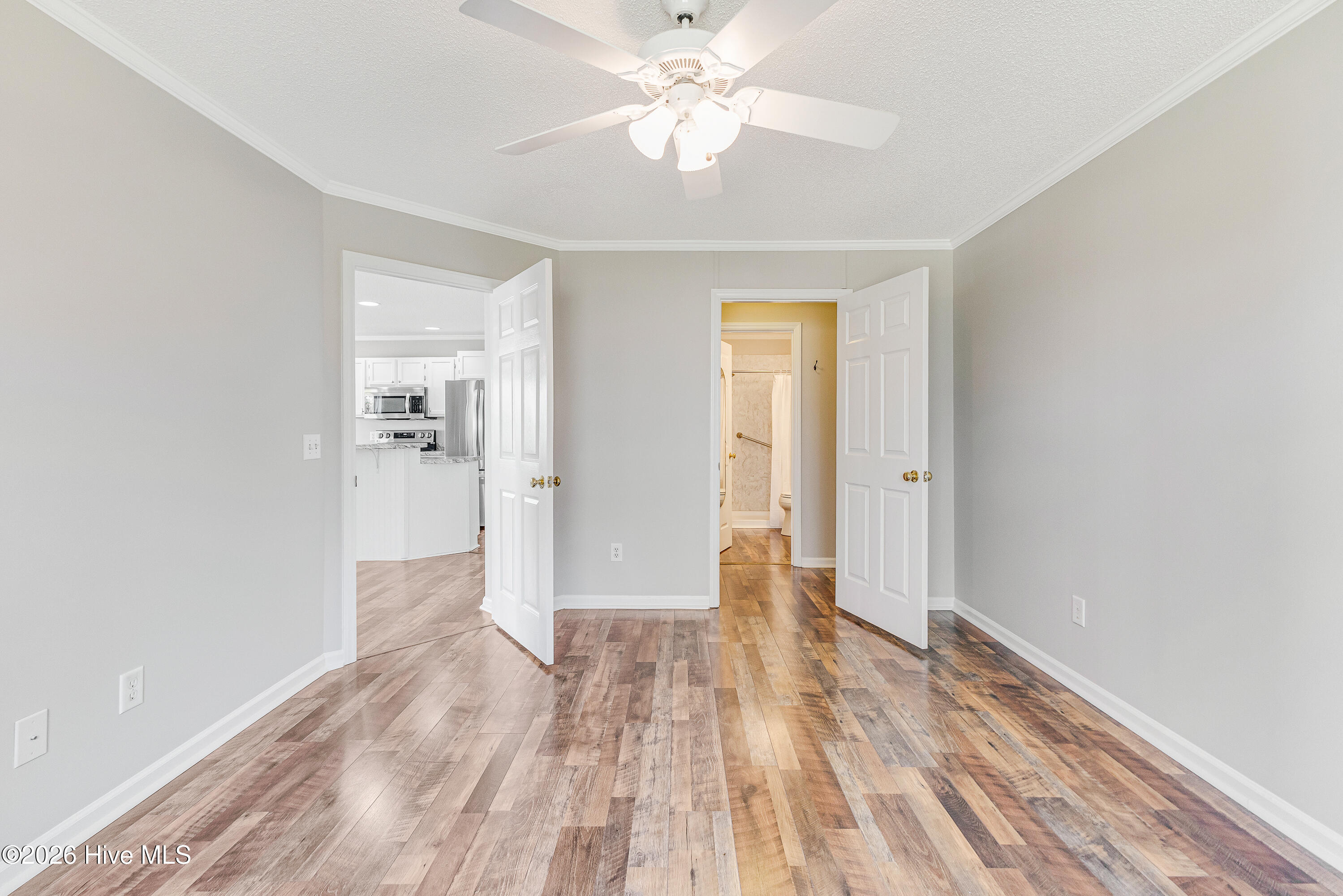 100562501 | Photo 26