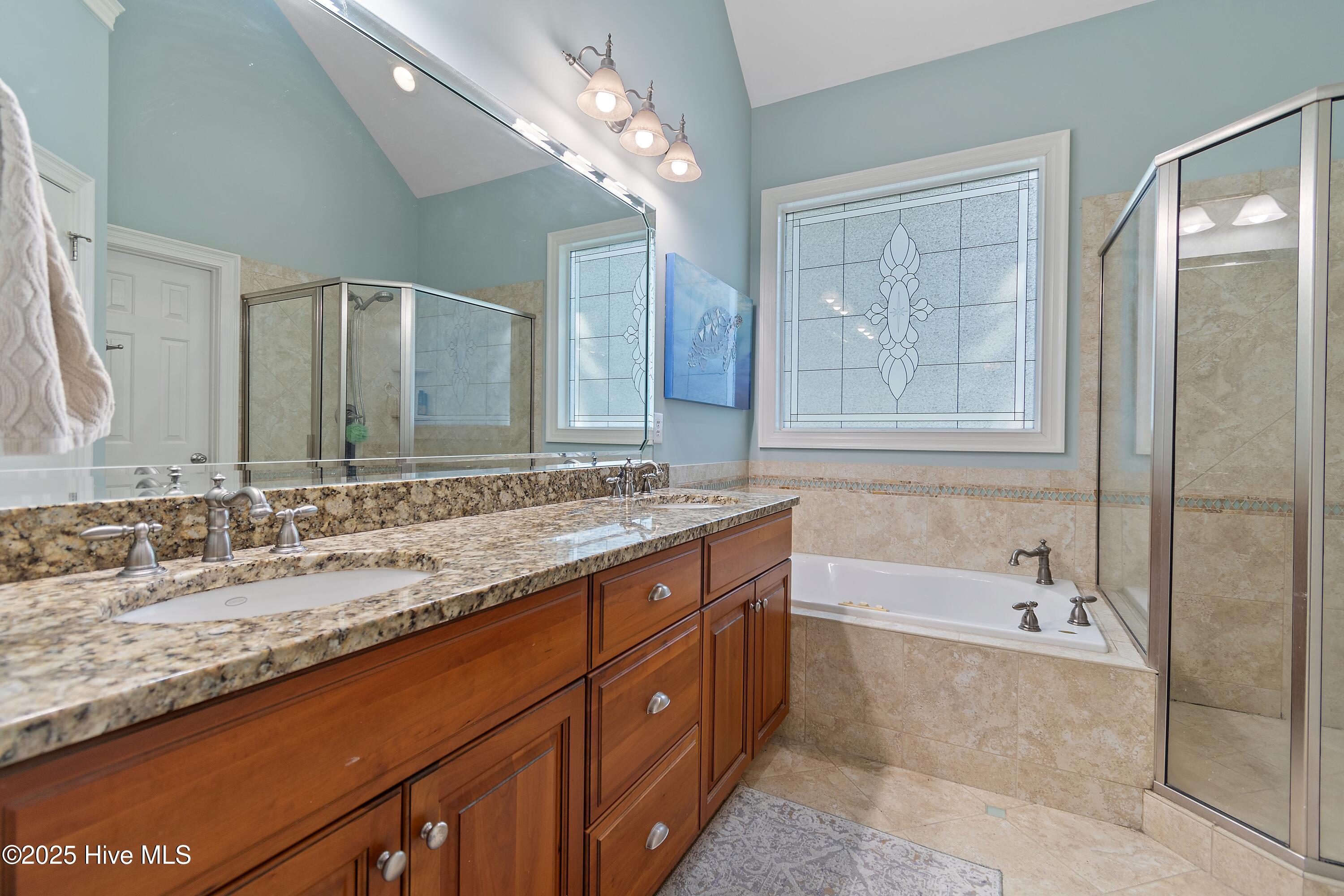 100528627 | Photo 26