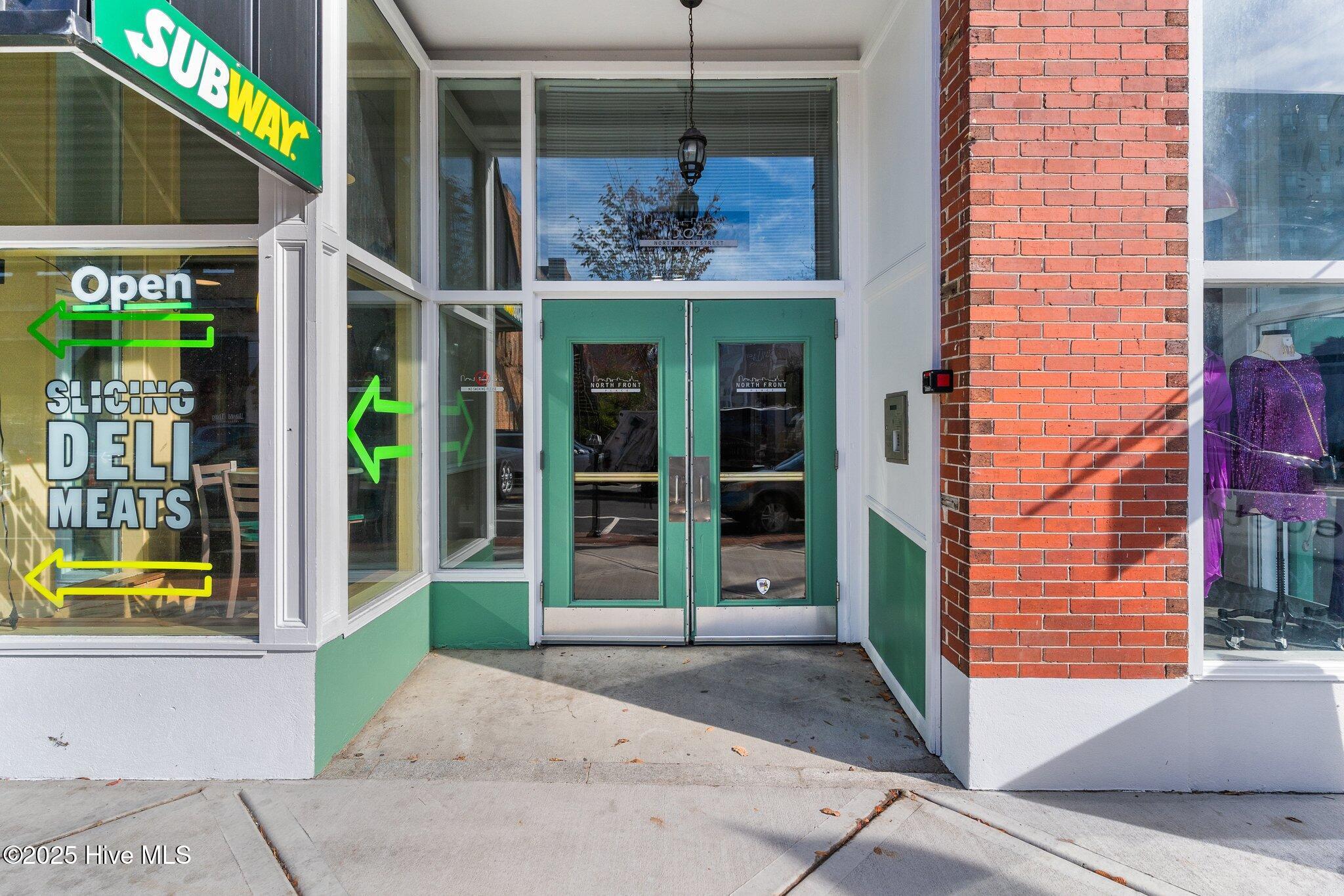 100543966 | Photo 35