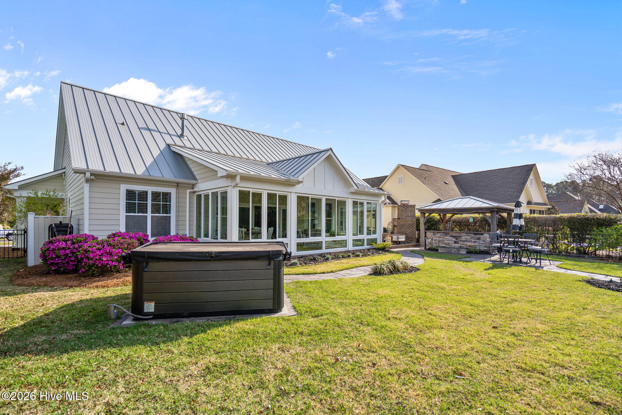 100564215 | Photo 52